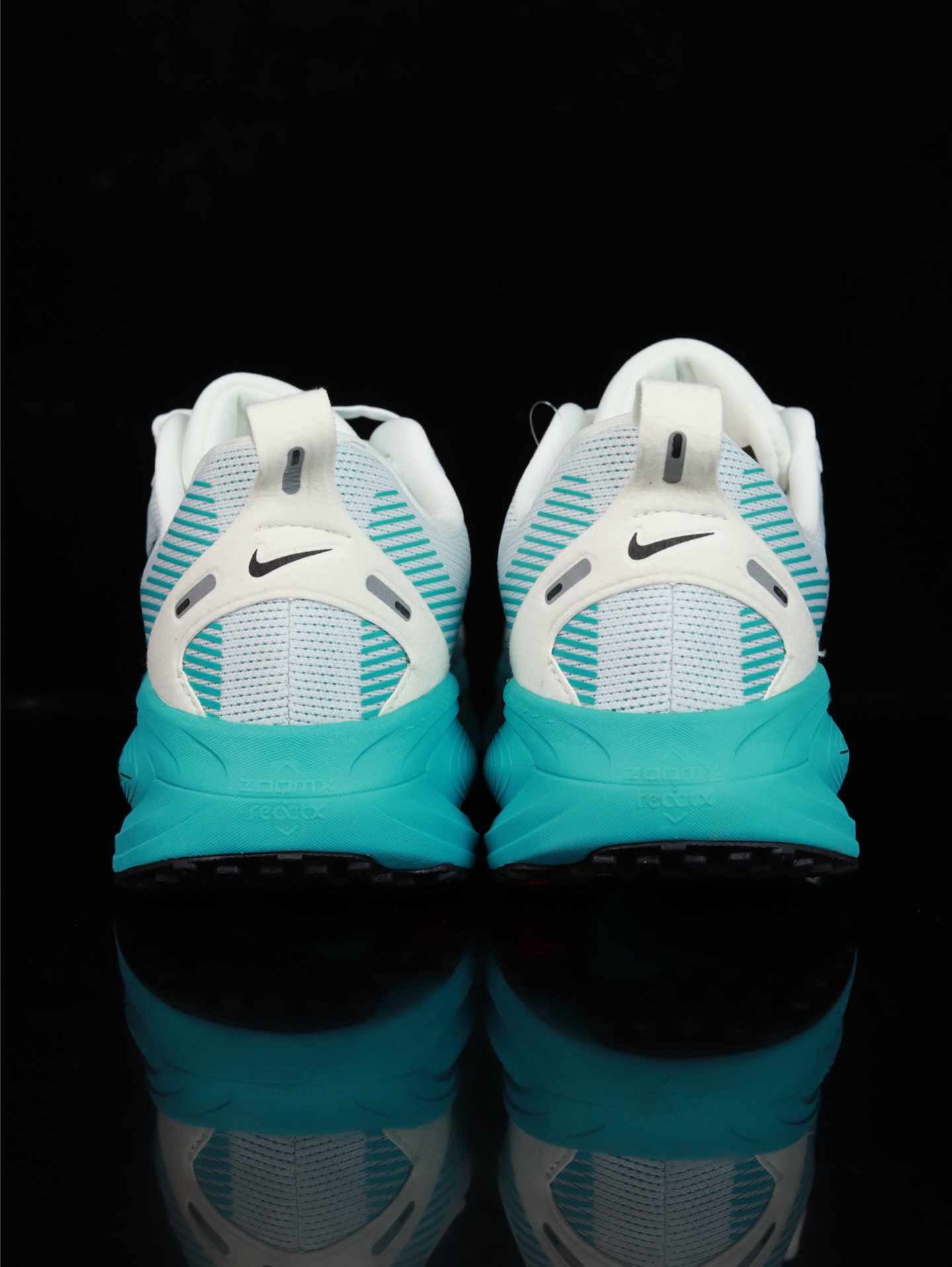 Nike Vomero 18 HM6803-103