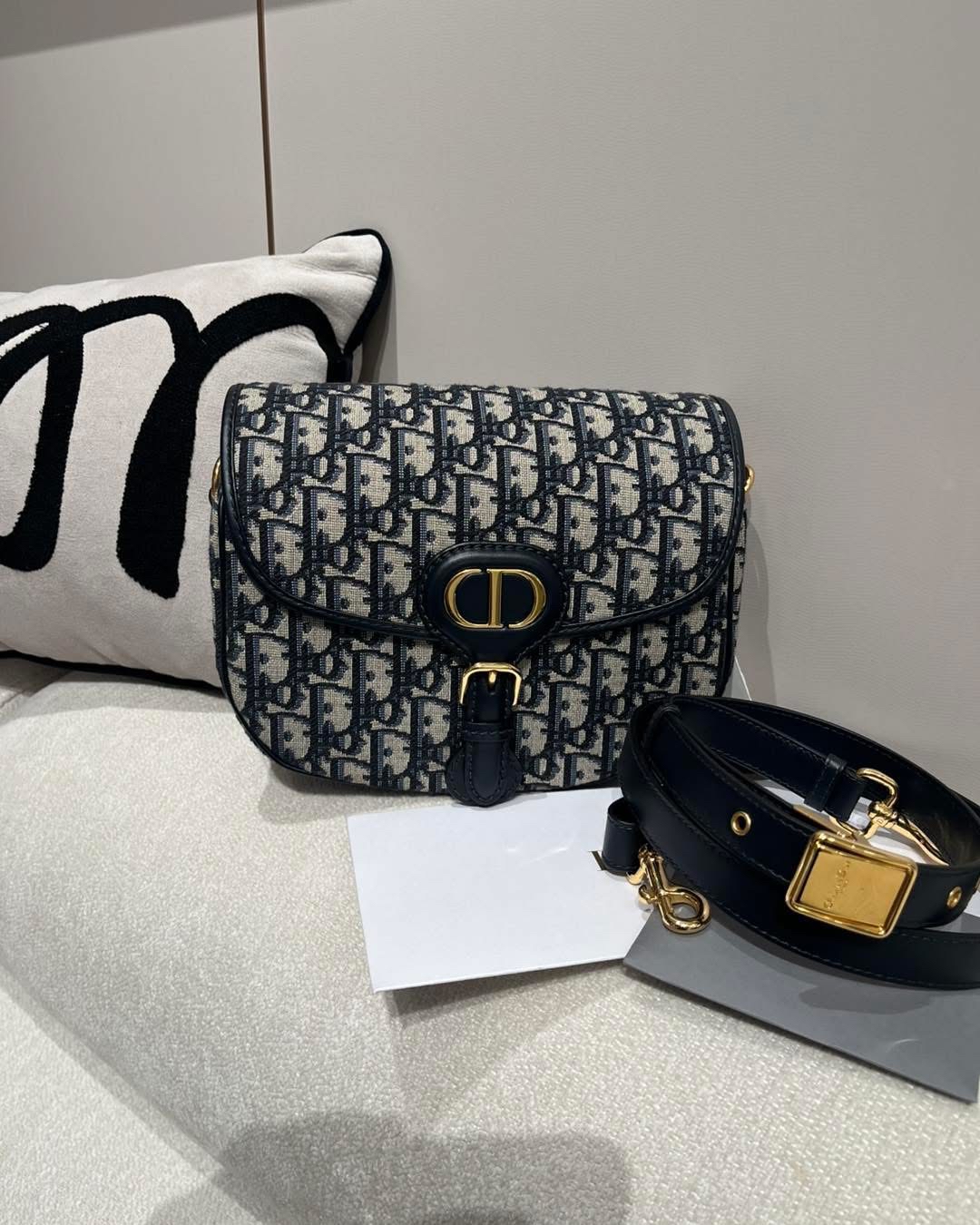 Dior Bobby medium  ,100%Authentic,99%new ✅專門店收據✅ Certificate ✅dust bag ✅Box