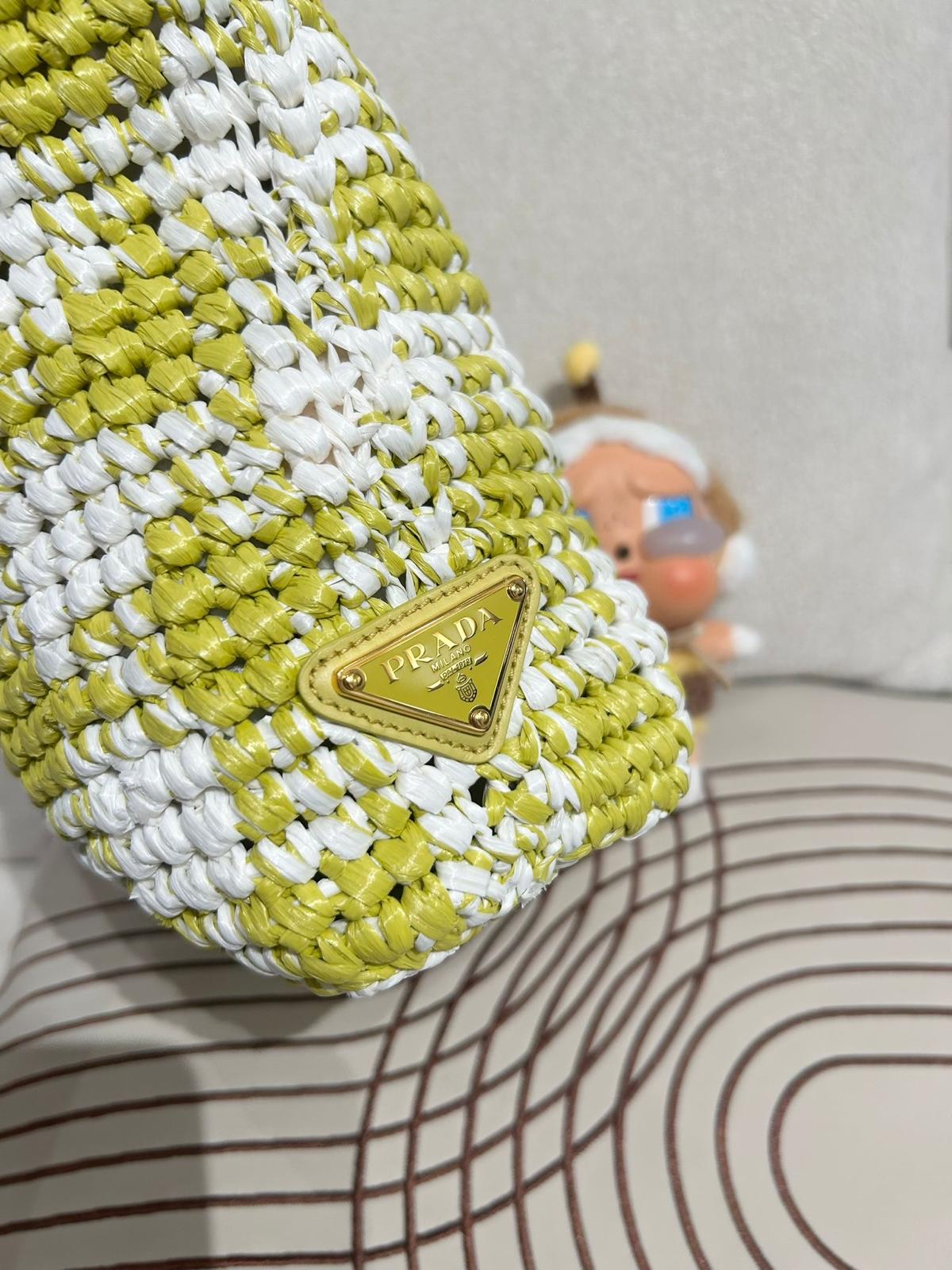 Prada Raffia bag 100%Authentic, 98%new ✅dust bag