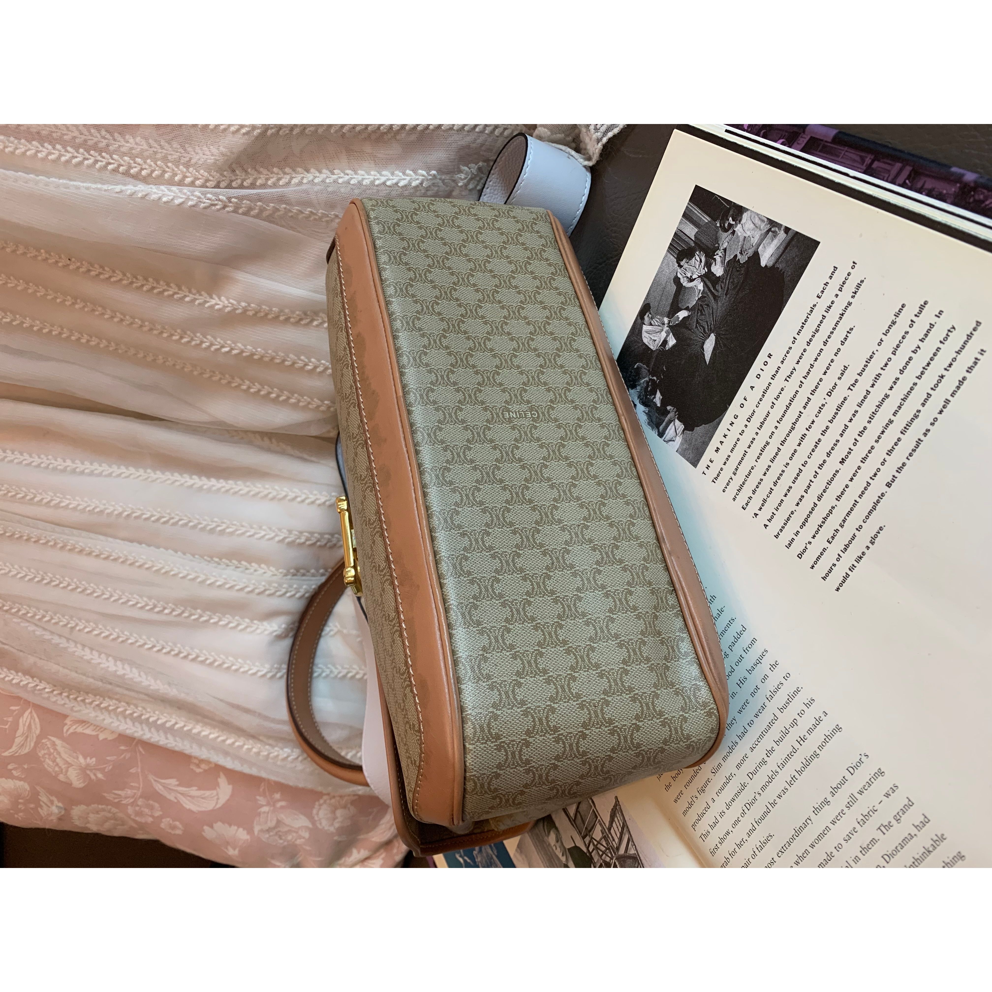 vintage celine triomphe macadam beige horsebit lock bag Black Vintage 中古店