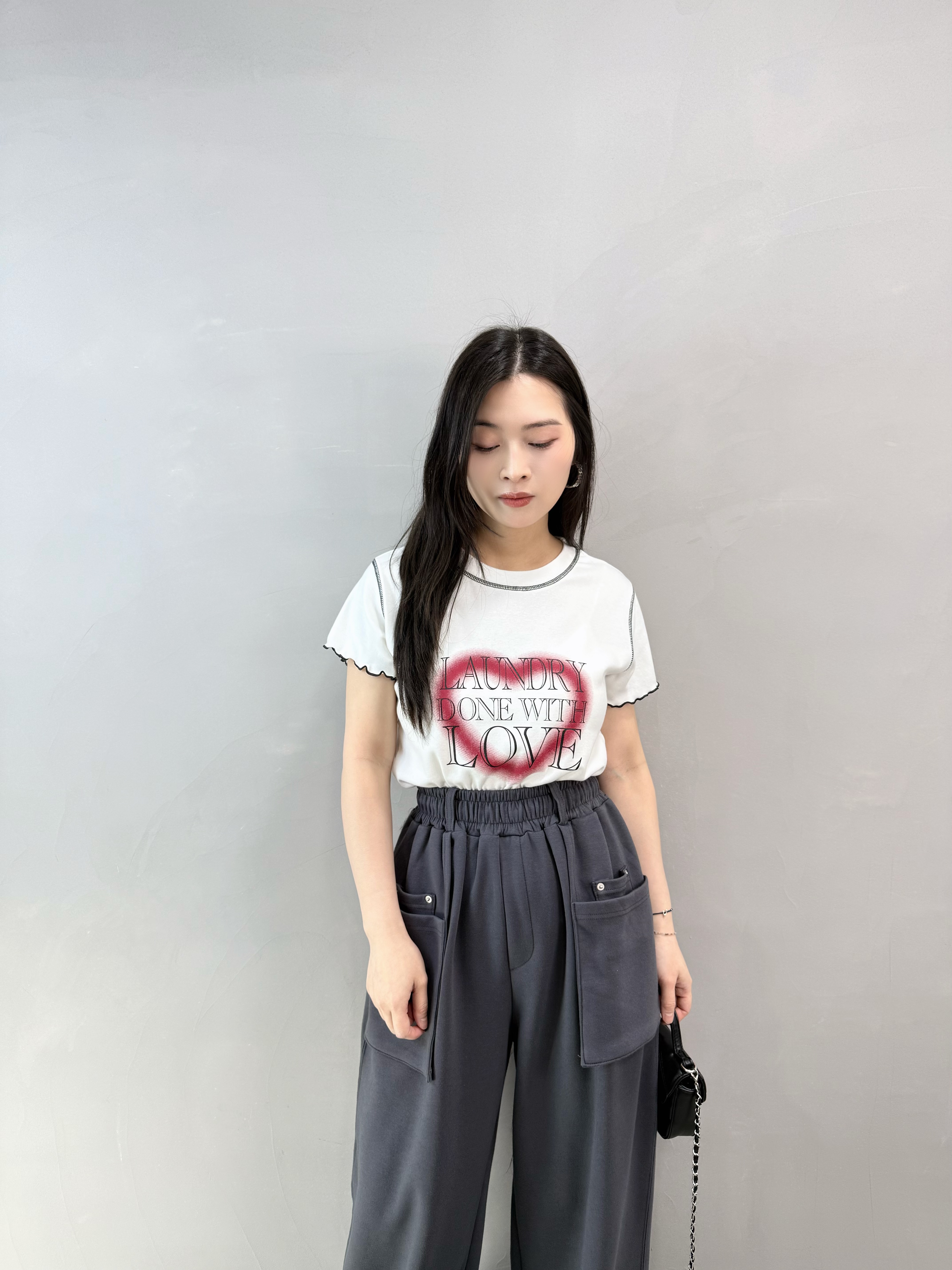 K76 木耳邊字母心心Tee