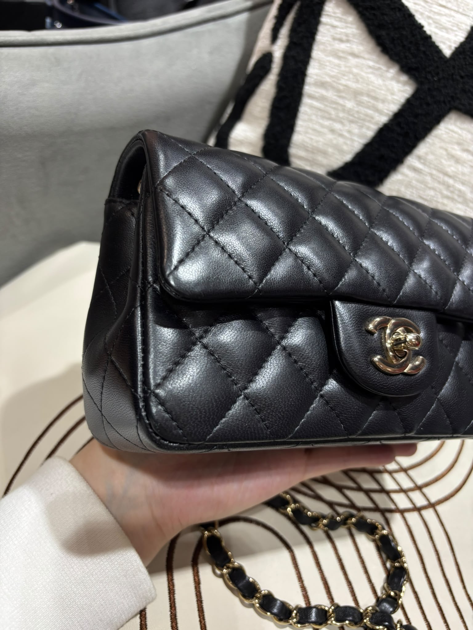 Chanel mini flap bag A69900黑金cf20,晶片 100%Authentic ,98%new  ✅晶片✅塵袋✅box