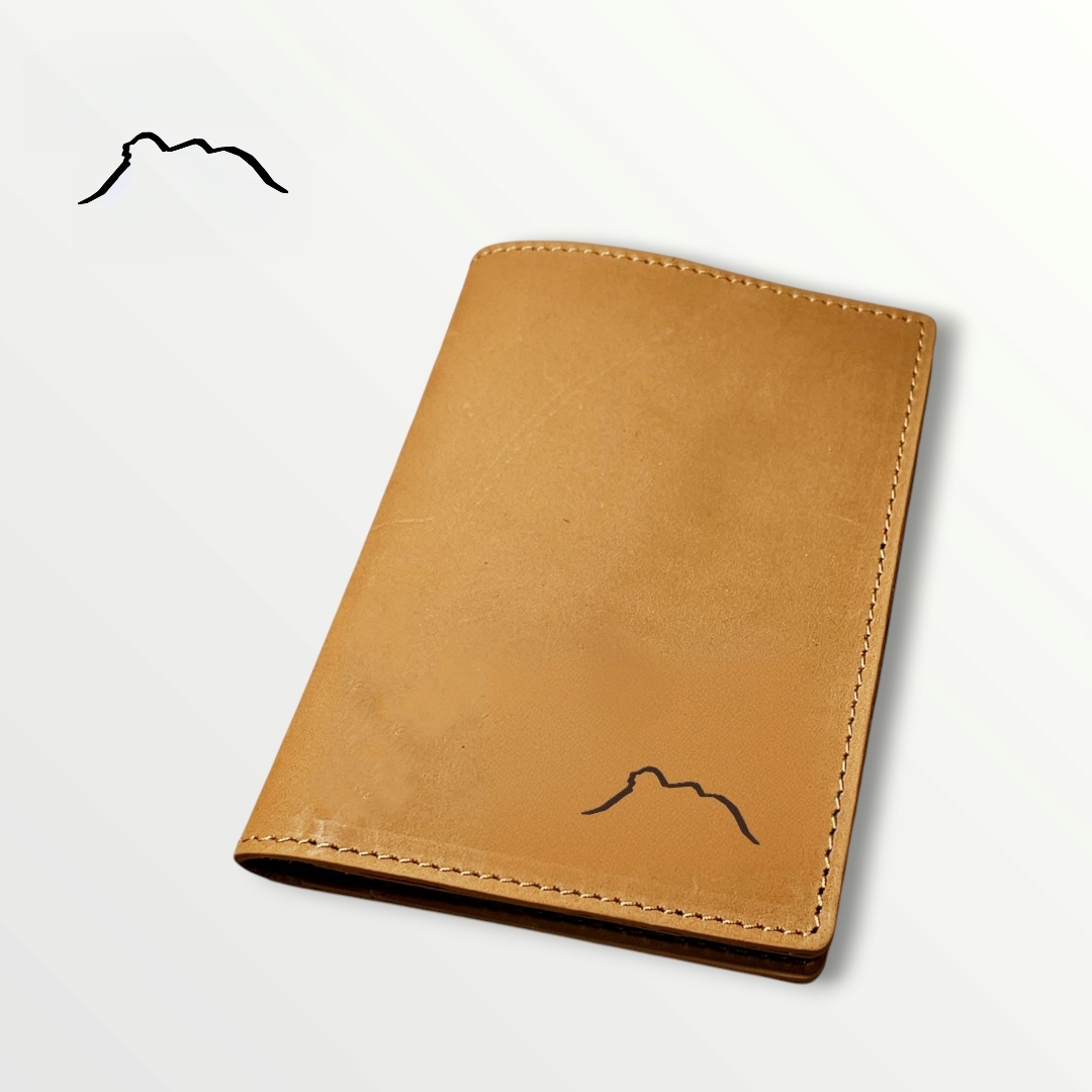 【職人烙印】獅子山原色真皮護照套  (含專屬名字雕刻)