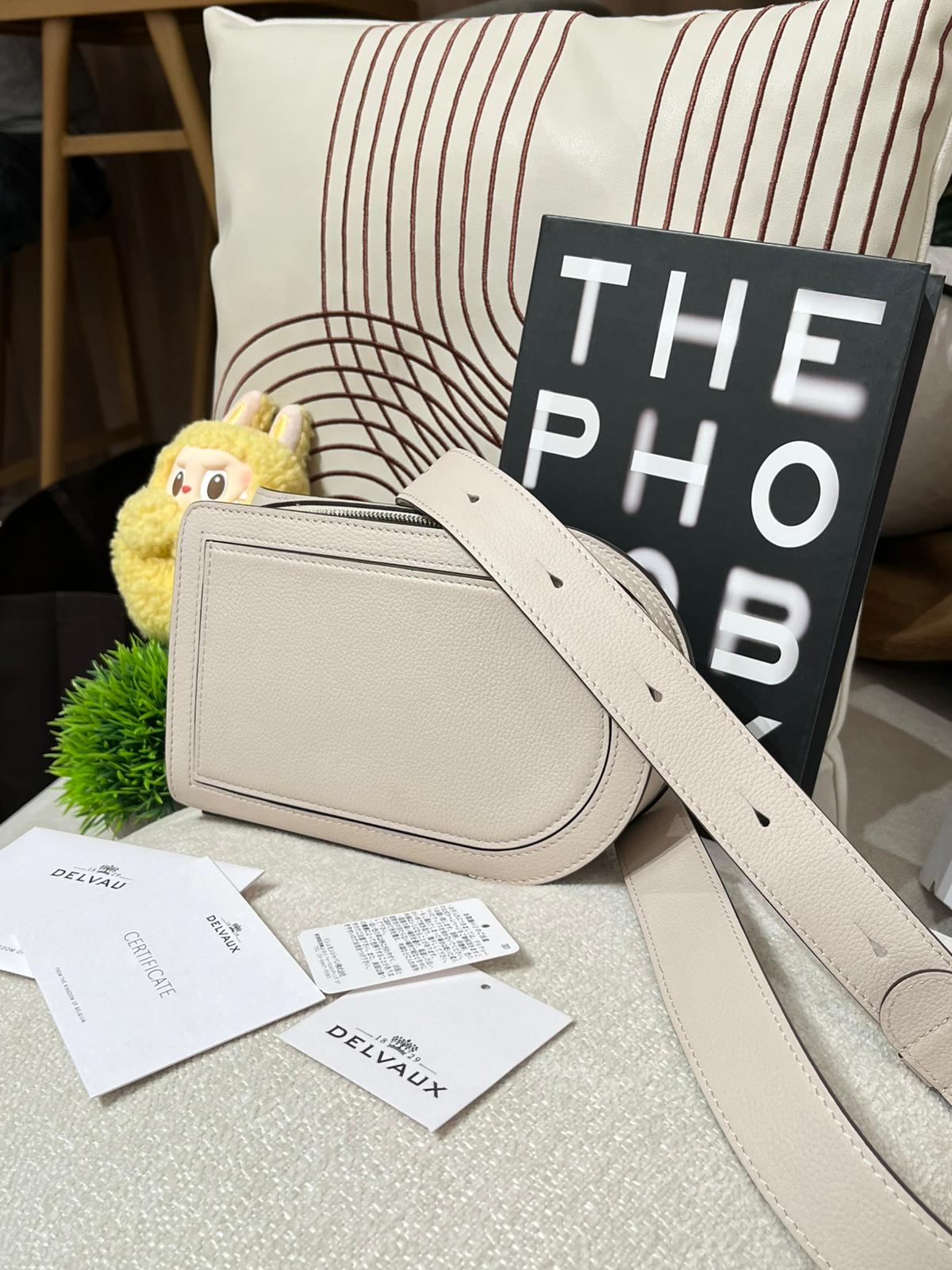 Delvaux Pin Jumping Calfskin 100%Authentic, 99%New ✅專門店收據✅證書✅Booklet✅Tap✅Dust bag