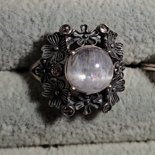 Cat's eye kunzite floral ring with rainbows in adustable sterling silver (A) - KNZ1