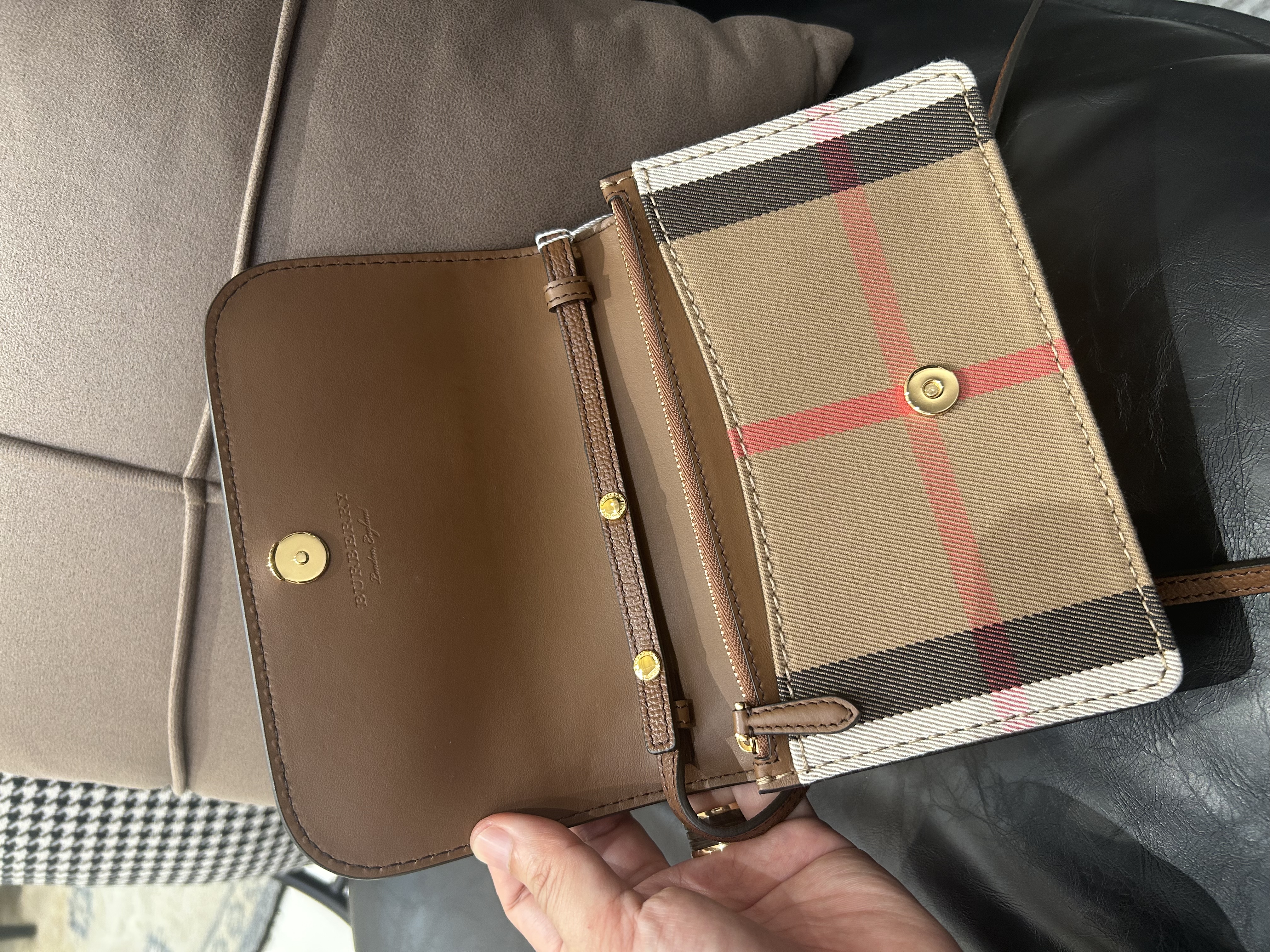 Burberry crossbody bag  100%Authentic,98%new ✅dust bag 