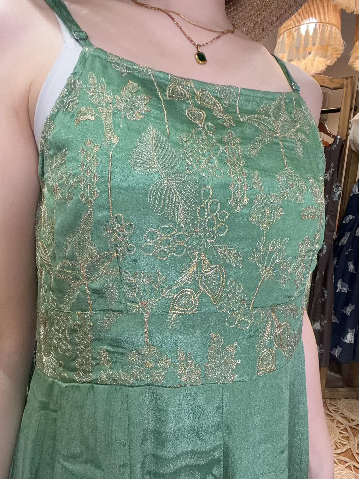 2174 Forest Green with Golden Emb. Silky SL OP 50"