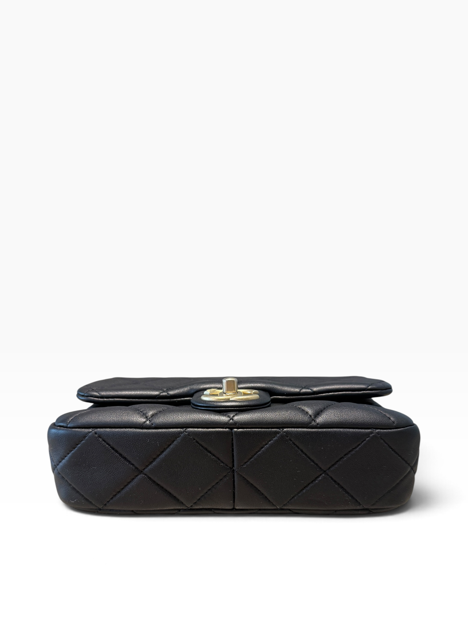 Pre owned chanel shoulder black P10121
