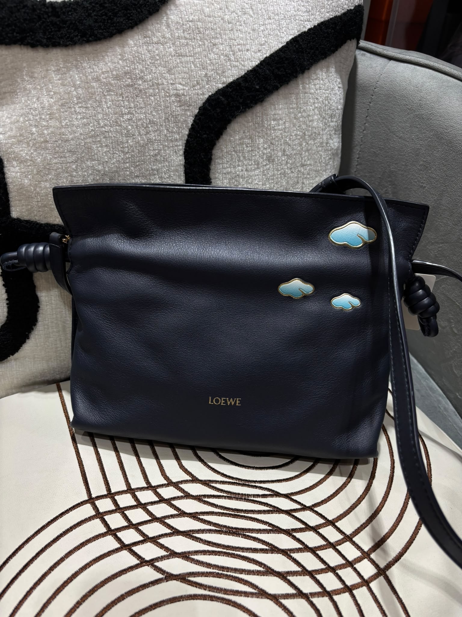Loewe flamenco clutch 雲朵 limited edition 100%Authentic, 98%New ✅Dust bag