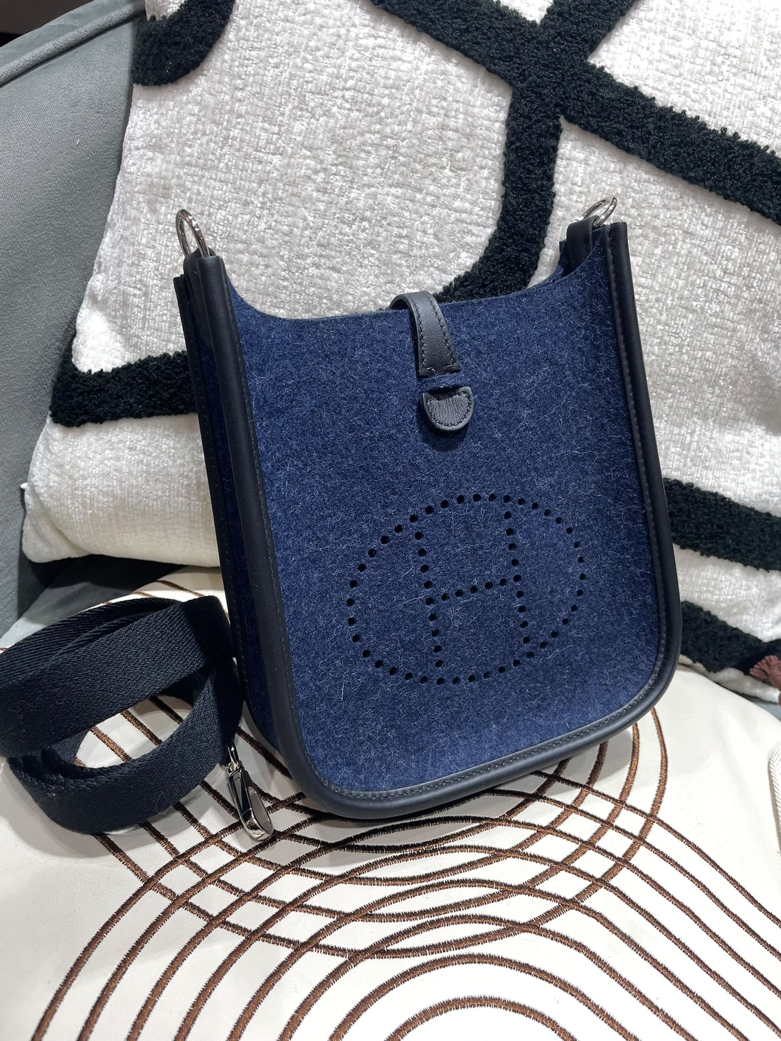 全新 HERMES Mini Evelyne 16 , STAMP Z ,2Z 午夜藍 Bleu Nuit牛皮 Feutre 羊毛氈銀扣, 100%Authentic,全新未使用品 ✅收據✅dust bag✅box 