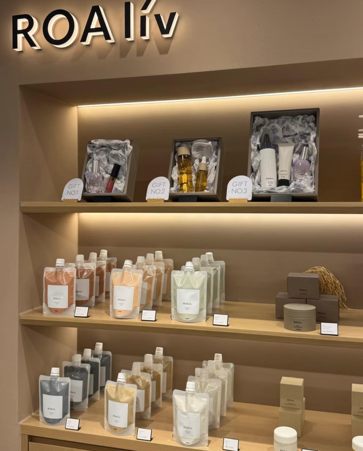 ROAliv北海道天然洋槐蜂蜜泥膜240g 日本第一款蜂蜜海泥面膜品牌🏆 北海道蜂蜜🍯➕沖繩海泥🌊天然的成分🈚️添加 孕婦產婦都可以安心使用～值得入手🛒 💛黃色提拉緊致✔️❤️紅色延緩衰老✔️ 🩷粉色補水滋潤✔️🤍白色清潔 提亮✔️ 💚綠色控油祛痘✔️🖤黑色深層清潔✔️