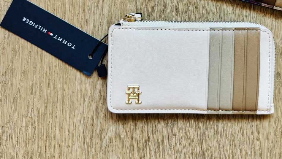 Tommy Hilfiger 咭片拉鏈銀包（香港現貨）