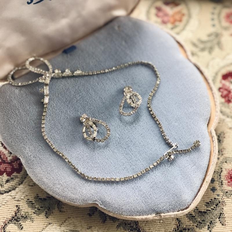 C.a. 1950s Phyllis Original Double Leaf Crystal Necklace and Earrings Set in Original Velvet Box (MT1732)