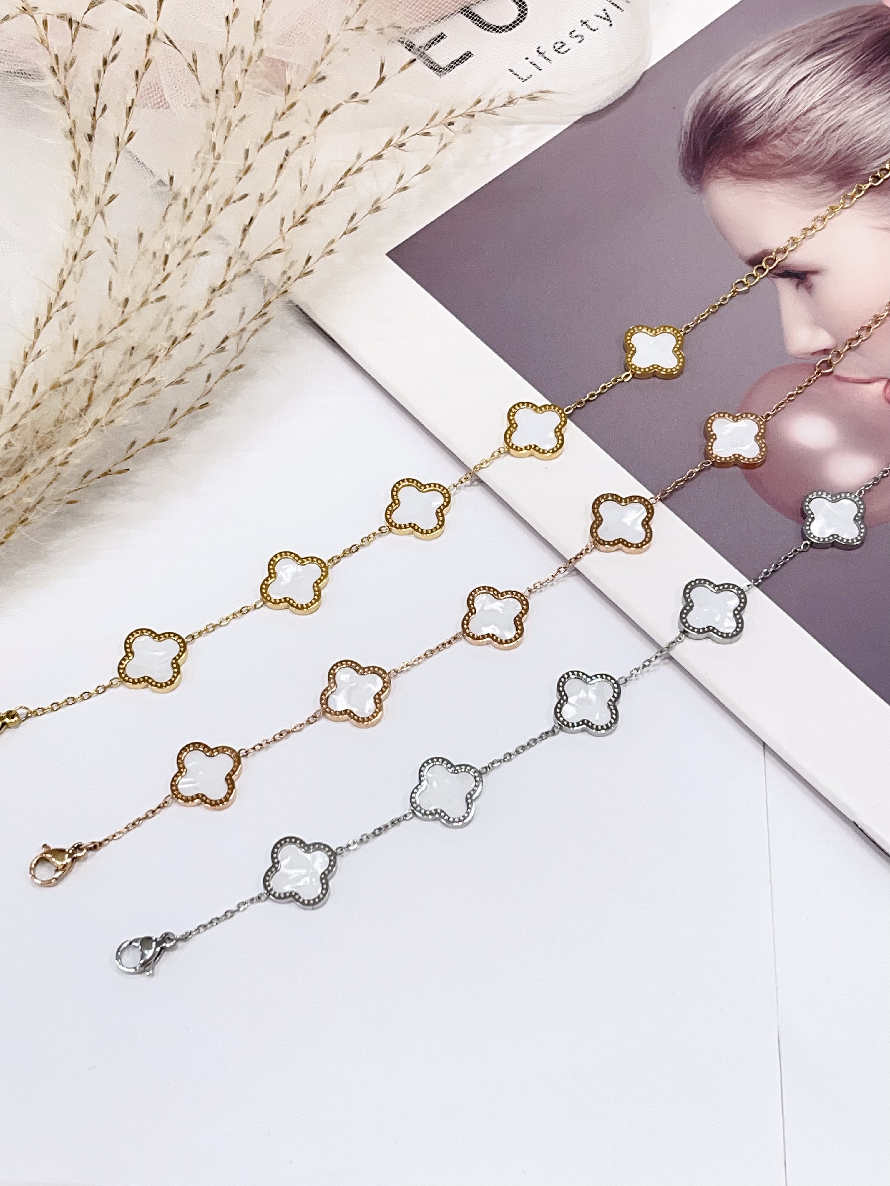 贝壳四叶草边边不同色百搭钛钢手链🍀