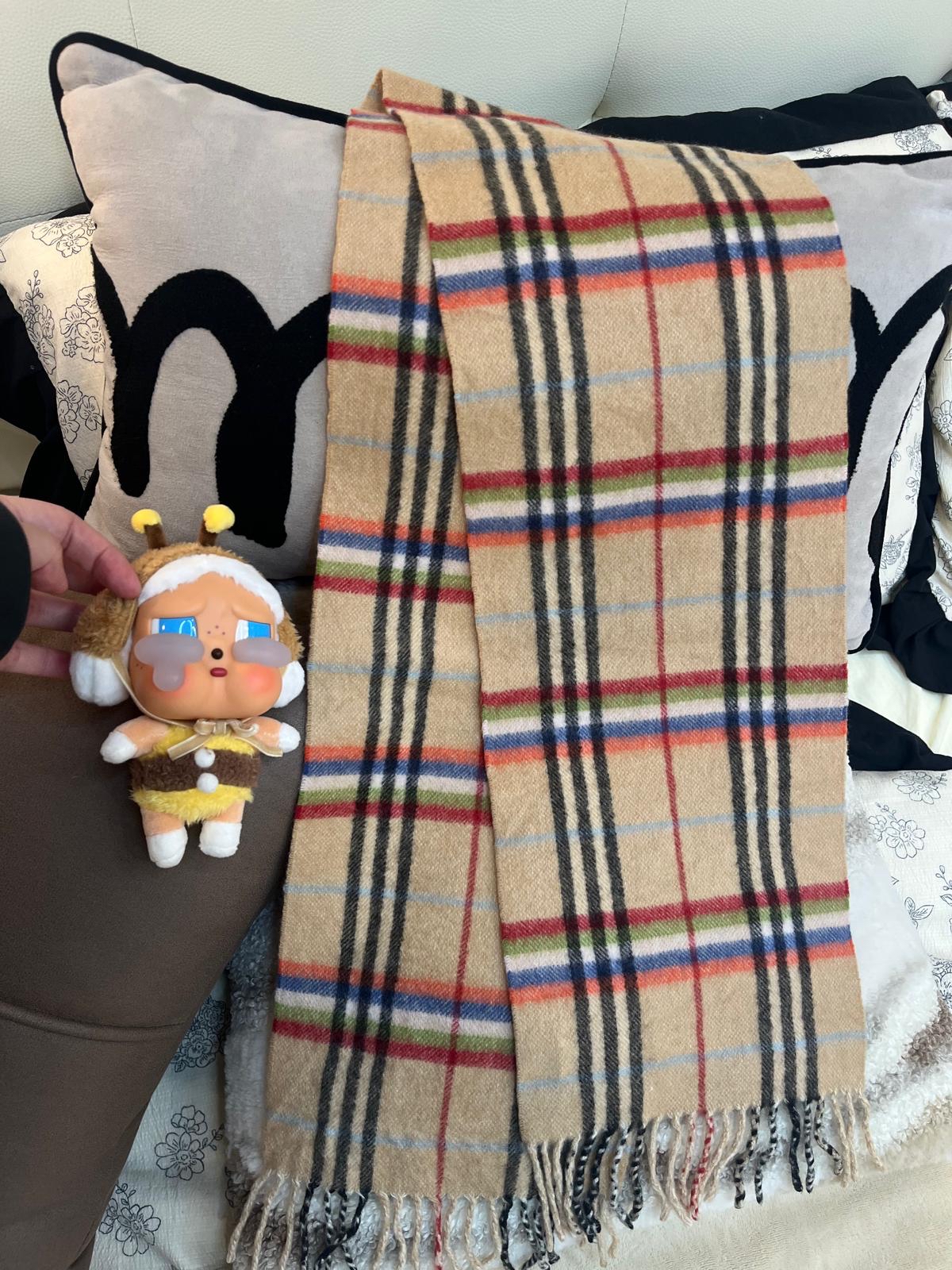 Burberry Scarf 100%Authentic, 99%New