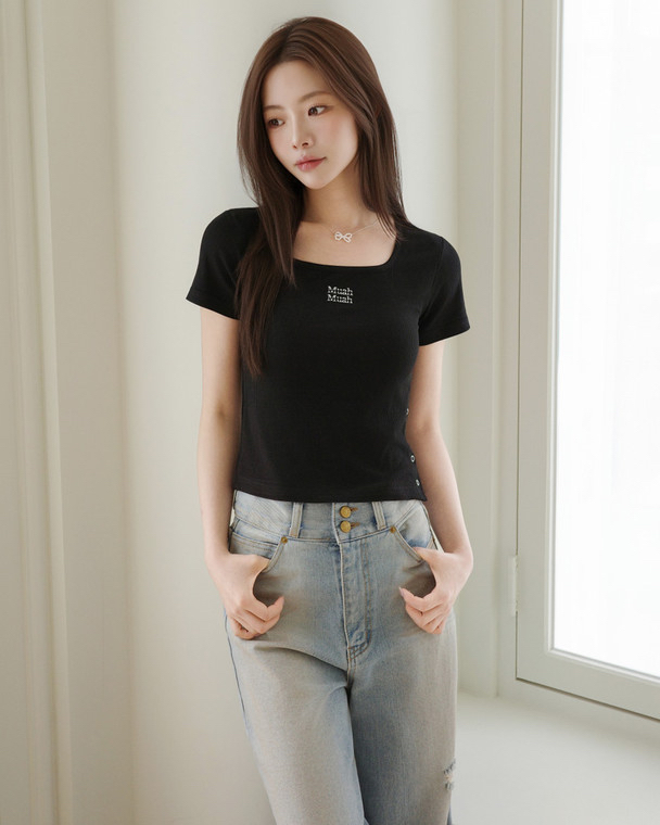 MuahMuah SLKIT BUTTON CROP HALF T-SHIRT