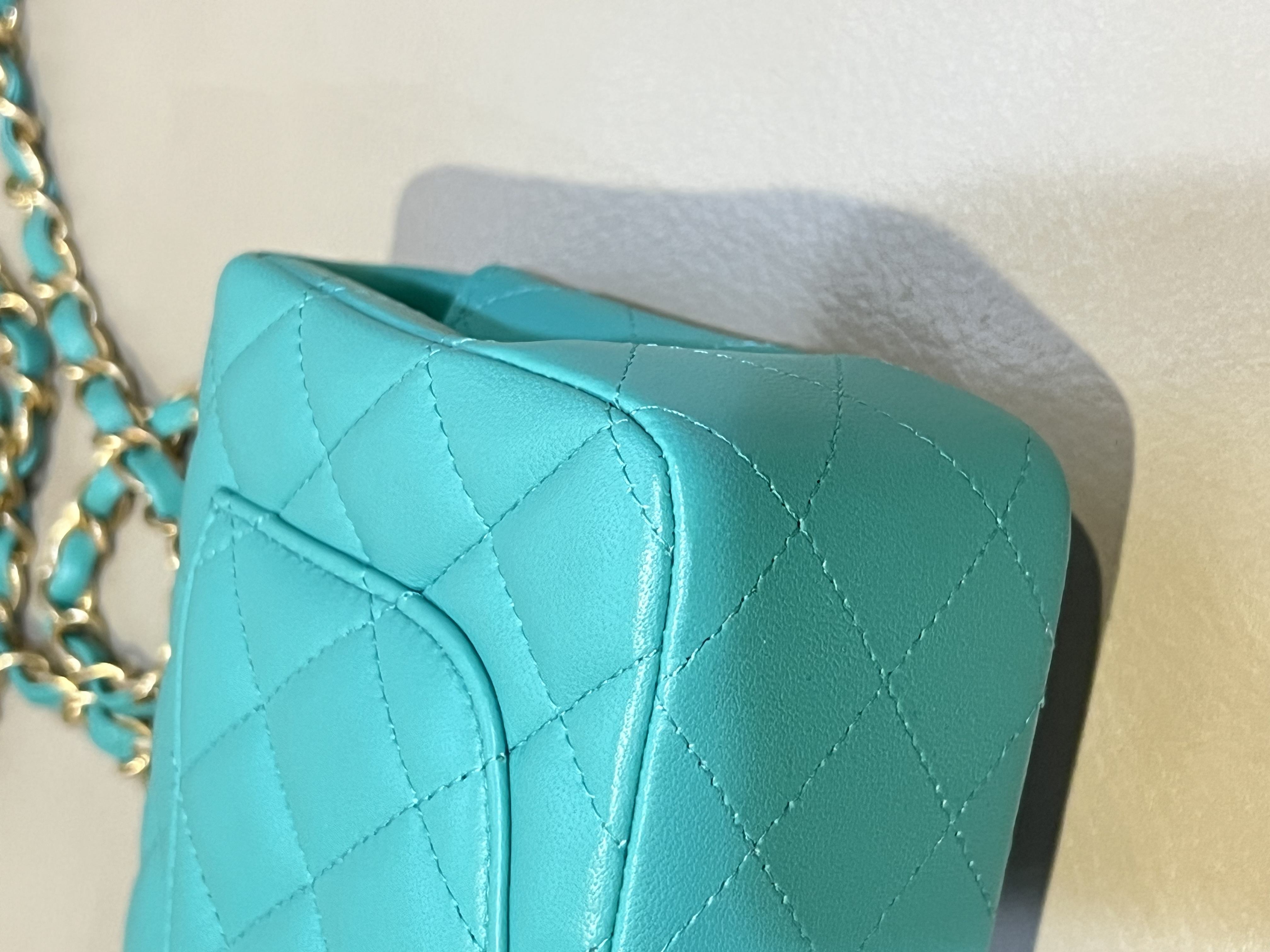 Pre-Owned CHANEL Classic Mini Flap Bag / Product Code: 26041658