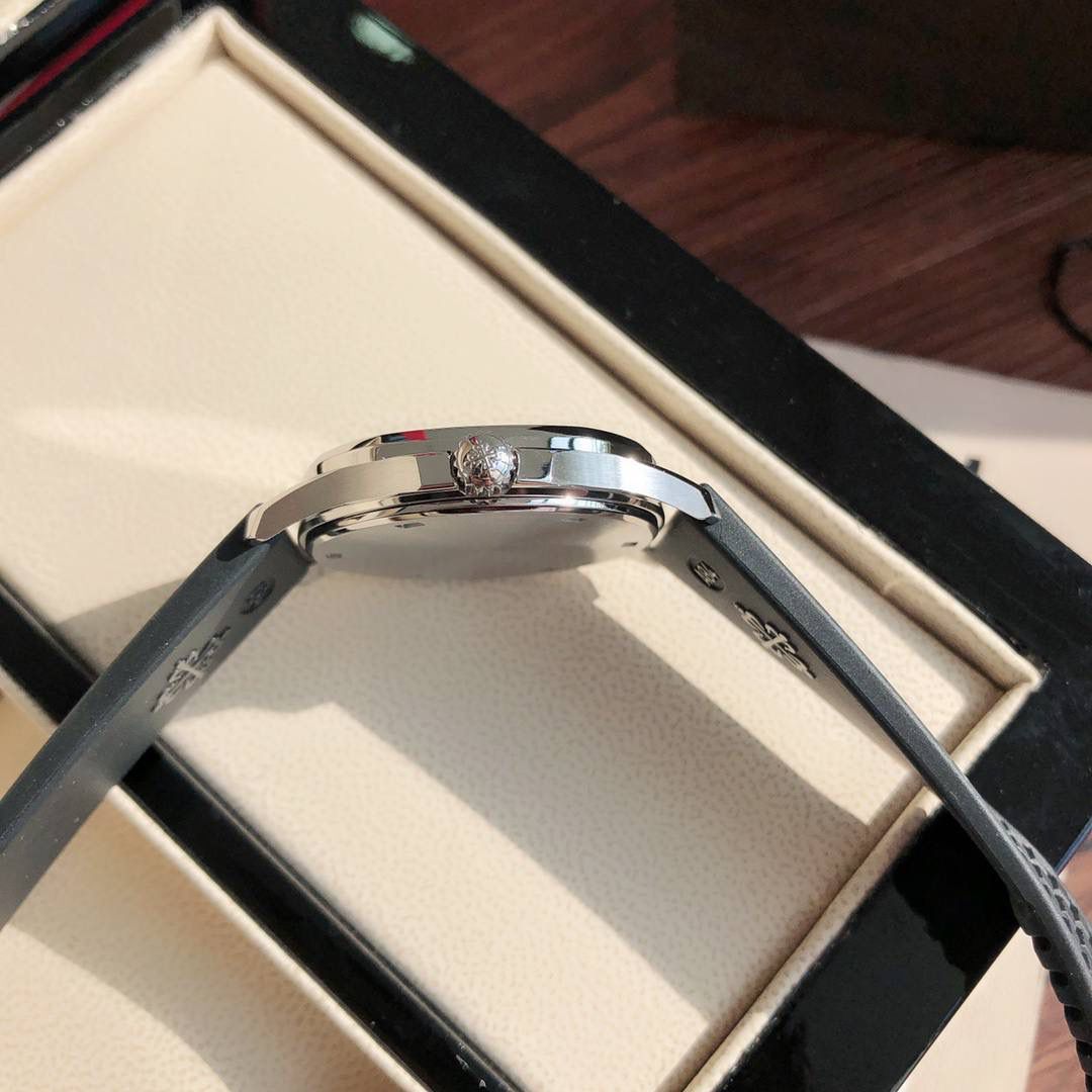 独家推出 新款百达斐丽AQUANAUT系列 专为女性设计！用最简约方式完美体现百达斐丽的精髓，融合了大胆的设计和正统的纯粹，这款腕表成为百达斐丽的旗舰产品之一！腕表完美尺寸35.6，进口精钢材质多重工艺精磨打造。原装一致厚度7.77cm。表盘镶嵌46颗 vs1.8真钻。约一克拉！ Gtc中国权威鉴定证书。百分百保证每一粒都是货真价实的真钻。可验可查询！💯💯