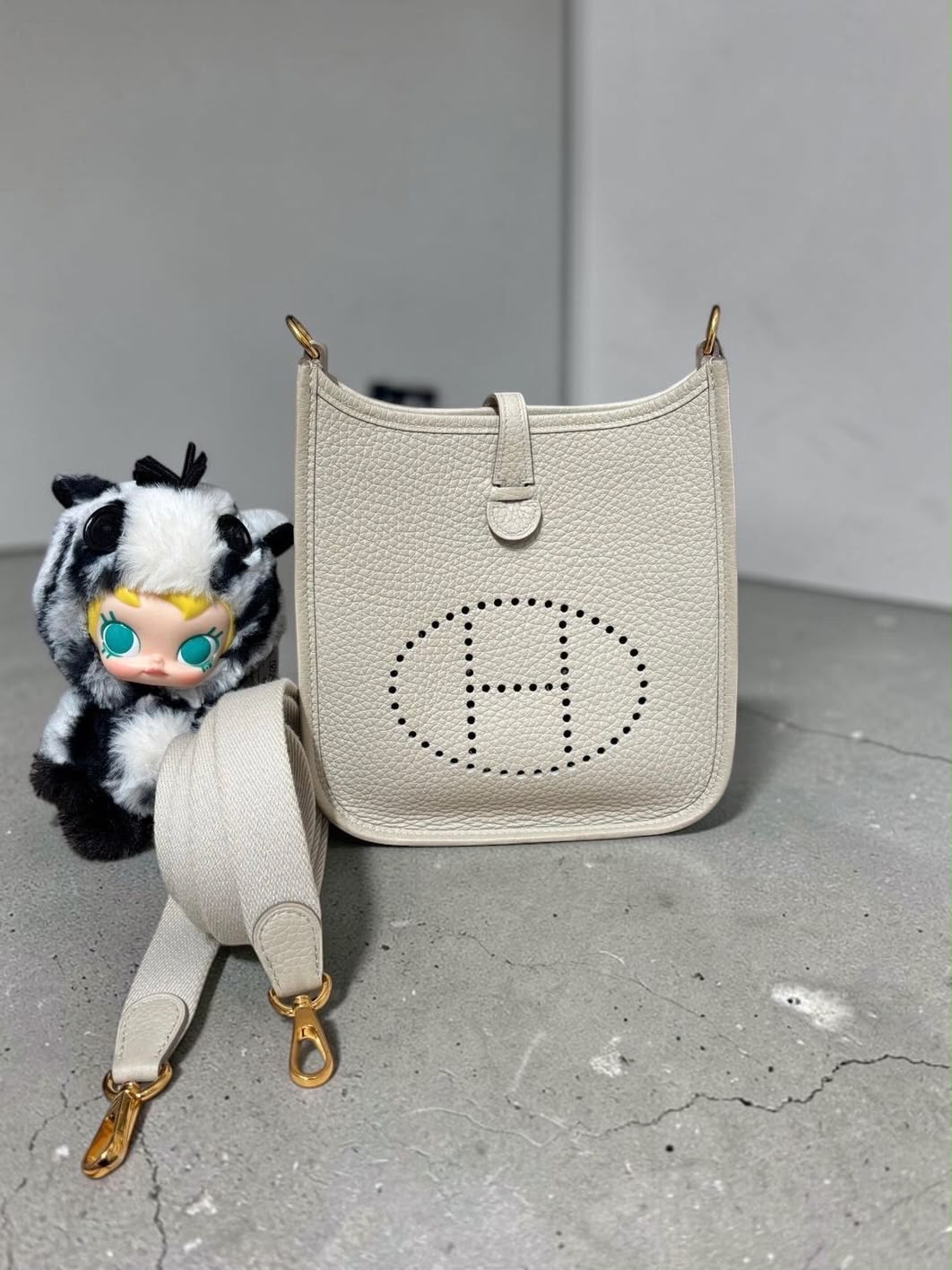 Hermes mini evelyne STAMP U 8L beton 冰川白 100%Authentic ,95%new ✅dust bag 
