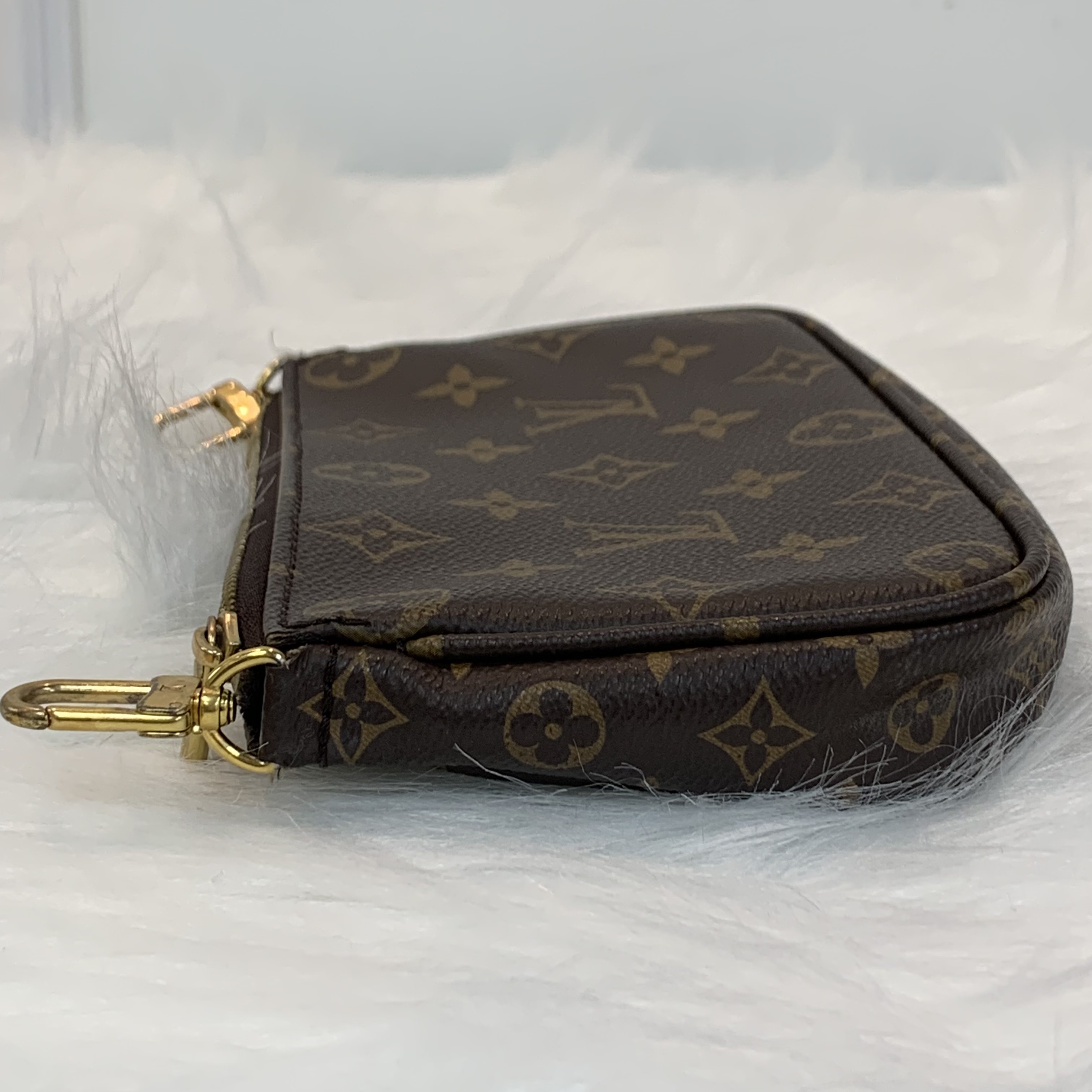 LV老花五合一金扣手挽肩背棕色包