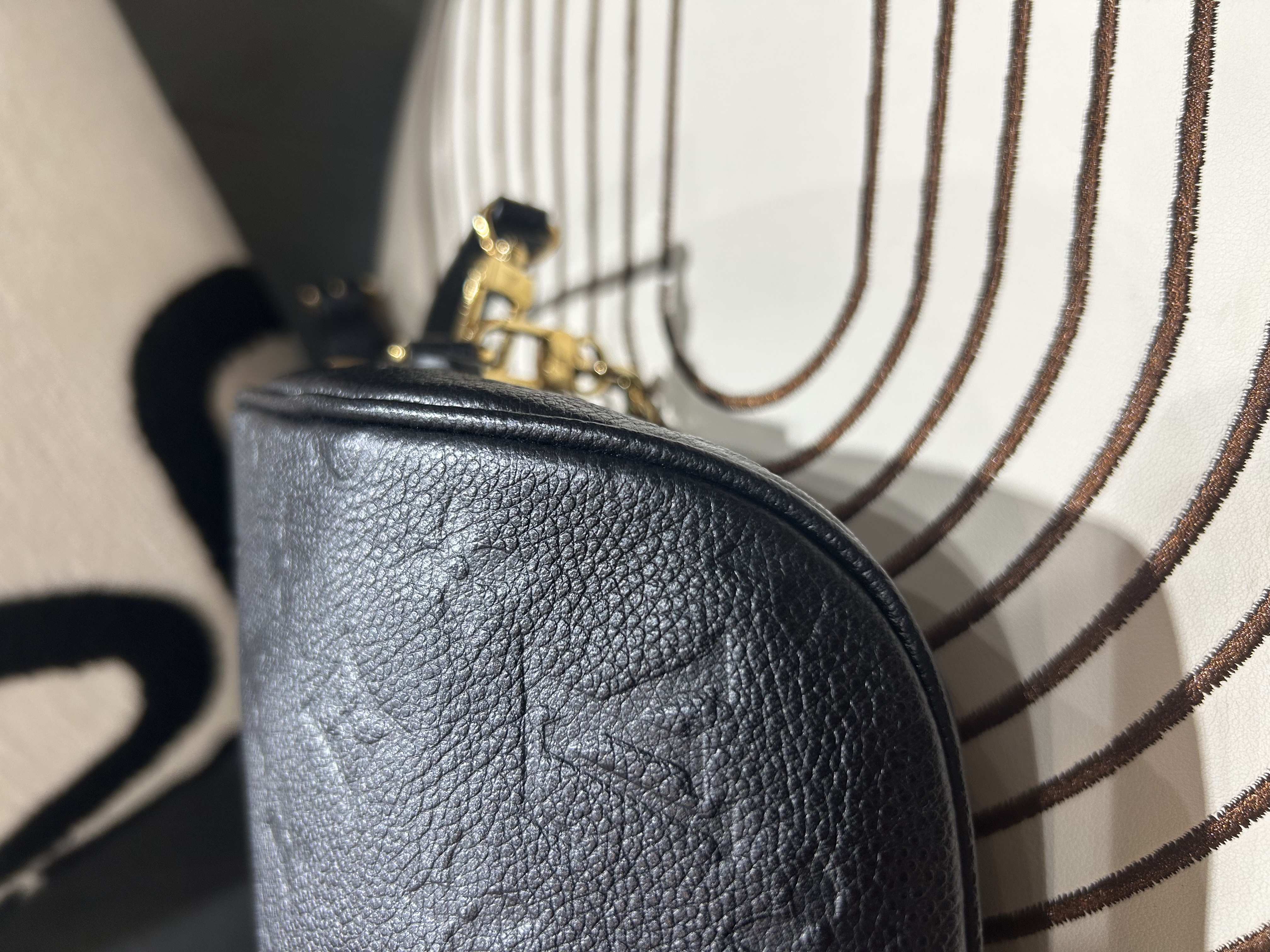 Lv Mini Bumbag Shoulder Bag 黑色M46917 Black Calfskin Monogram Empreinte 100%Authentic ,98%new✅dust bag