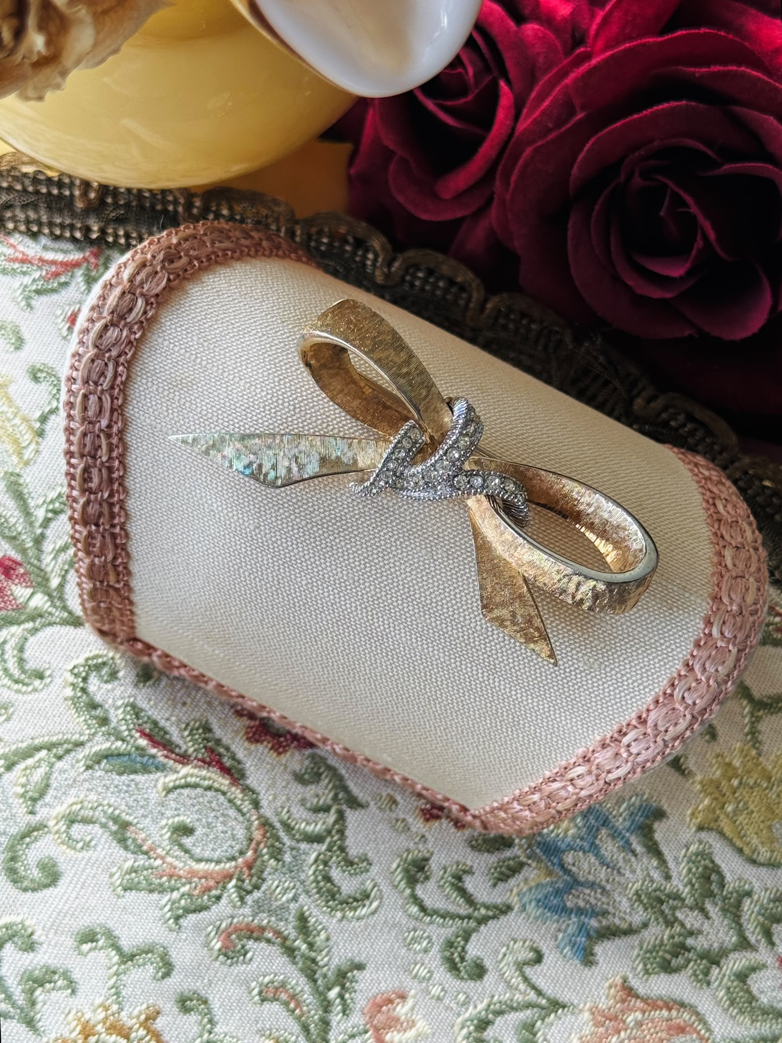 Vintage C.a. 1950s Avon Textured Gold & Silver Bow Shape Brooch(MT2638)