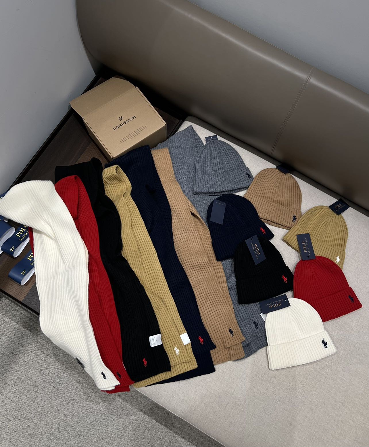 $128套。Ralph Lauren 小馬帽飾圍巾套裝