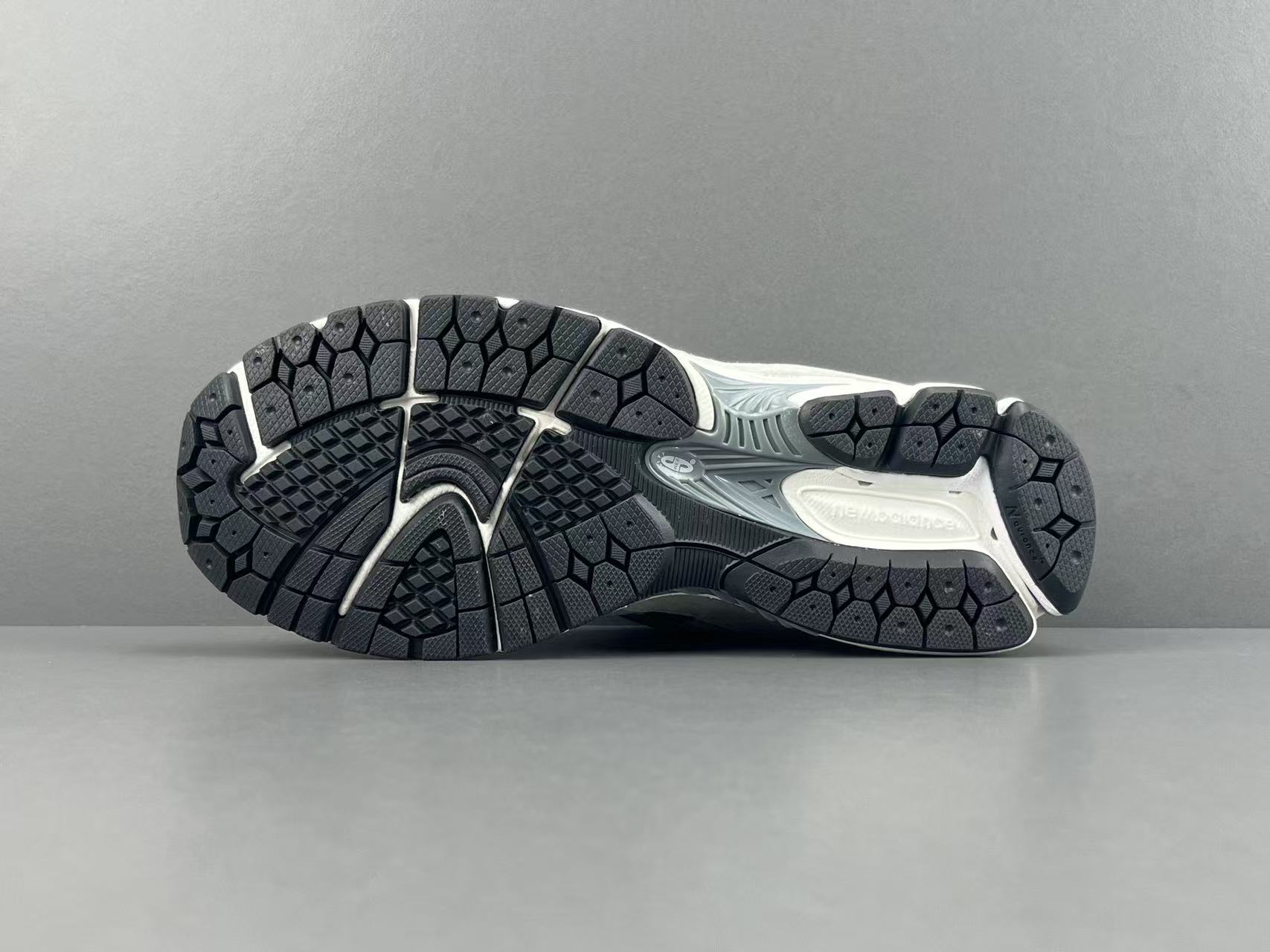 New Balance 2002R ML2002RST