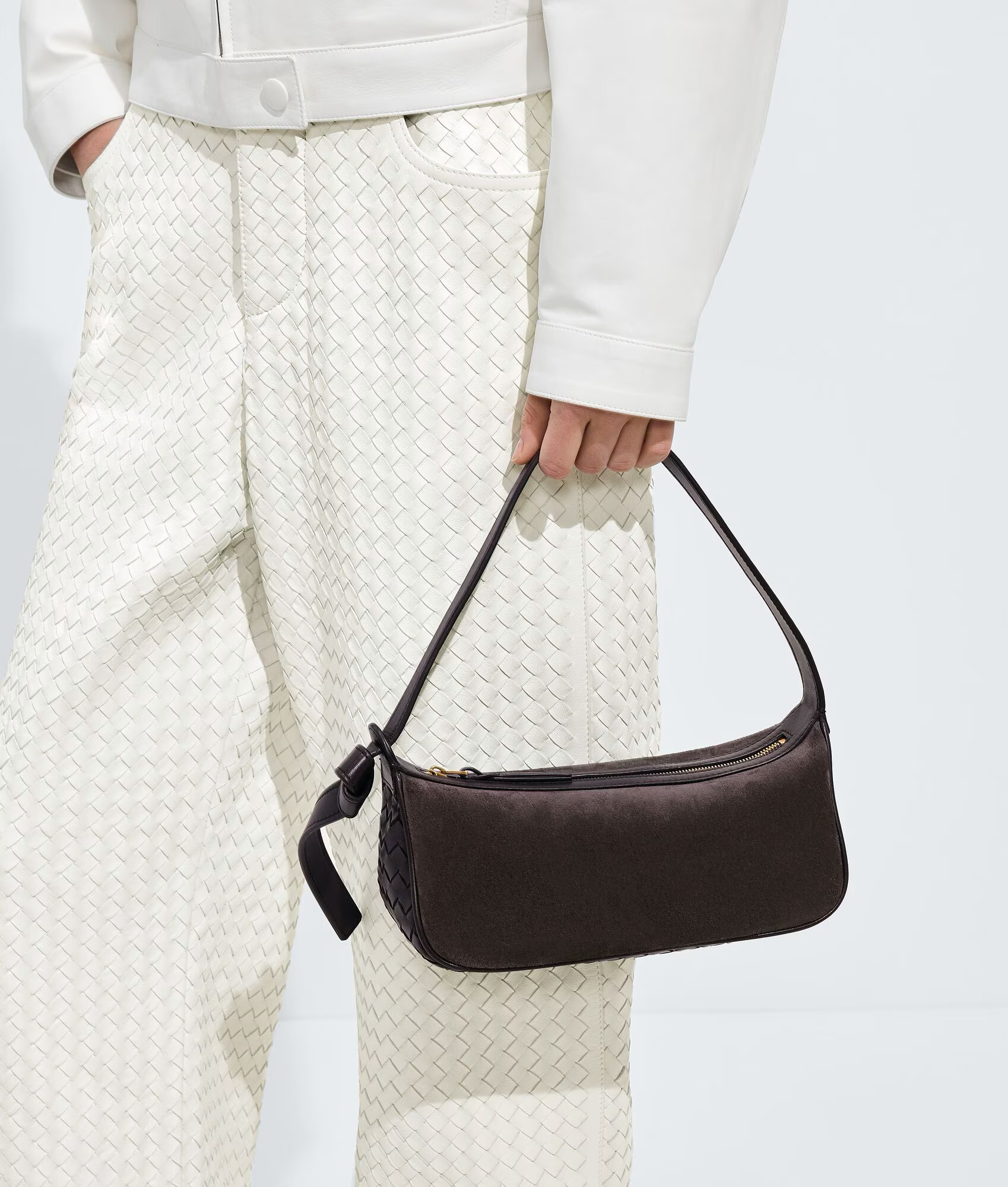 指定款式限時優惠❣️訂貨🍒BV Nodo shoulder bag  低調的編織格係袋側 ~ Size 23x10x10cm  Color: Espresso