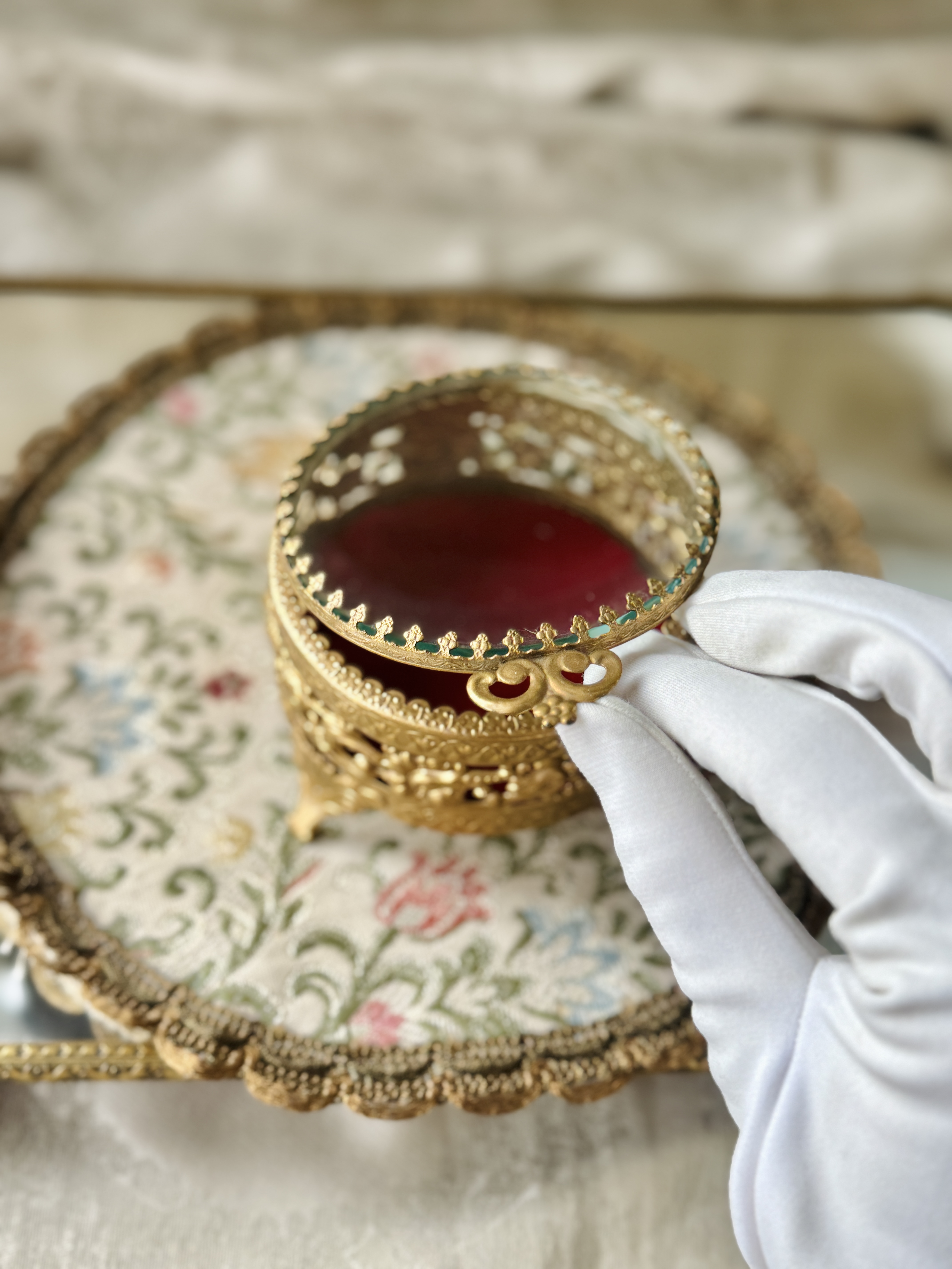 Vintage Mid-Century Round Ormolu Vanity Trinket Box - 8cm(MT2493)
