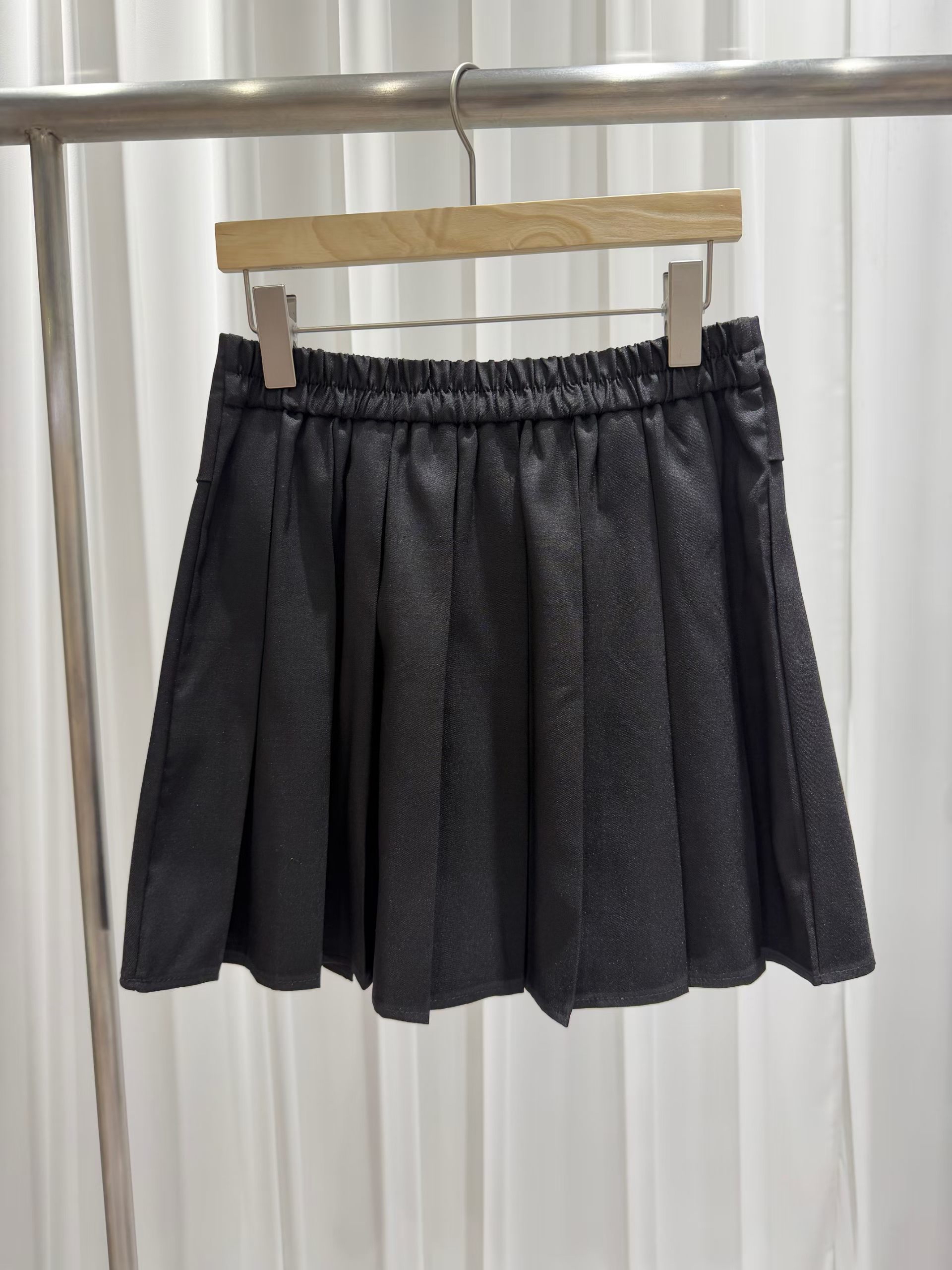 CT24 學院風不規則排釦百褶短裙