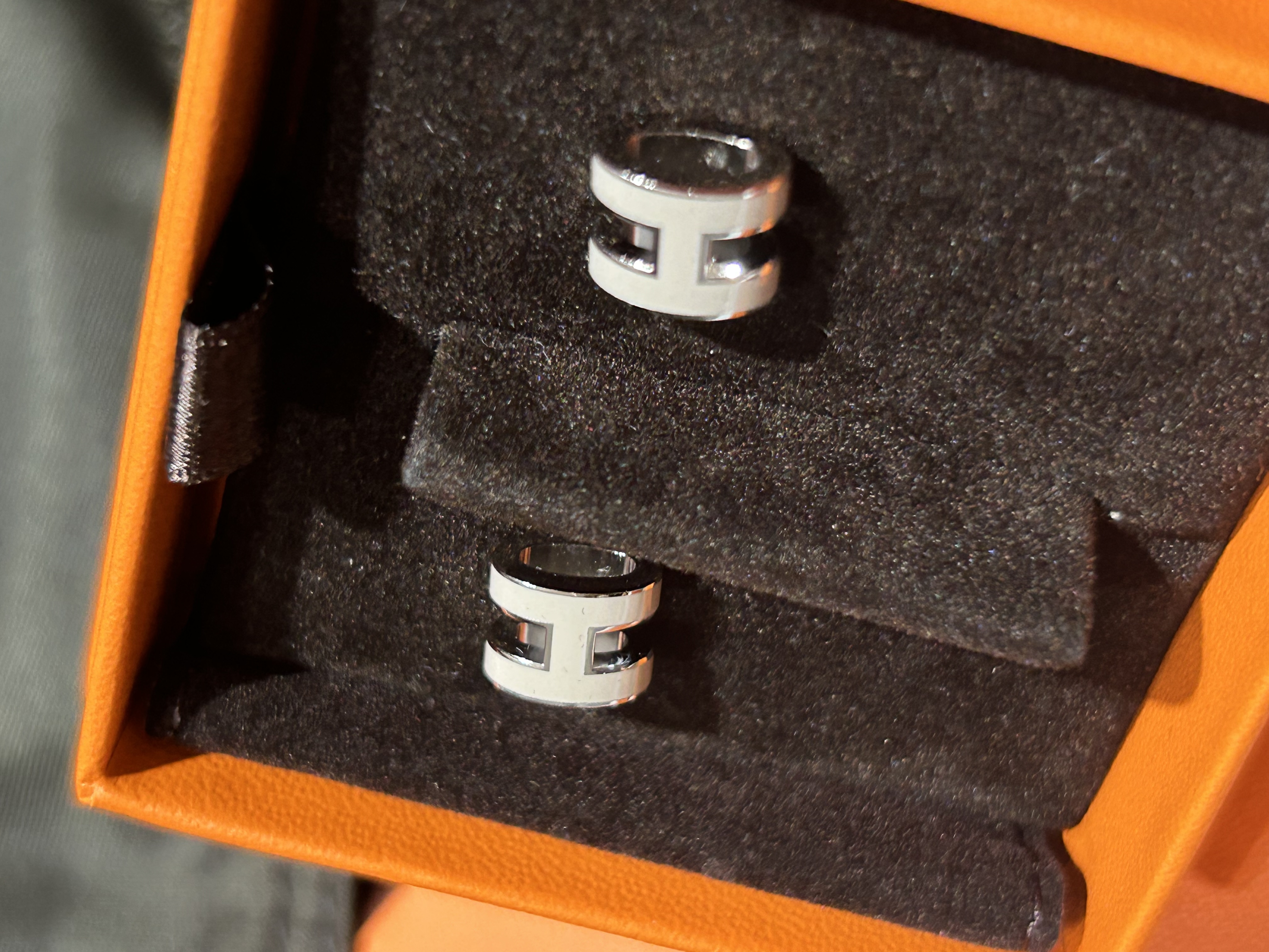 Hermes Mini Pop H Earrings 100%Authentic, 99%New ☑️Dust bag☑️Box