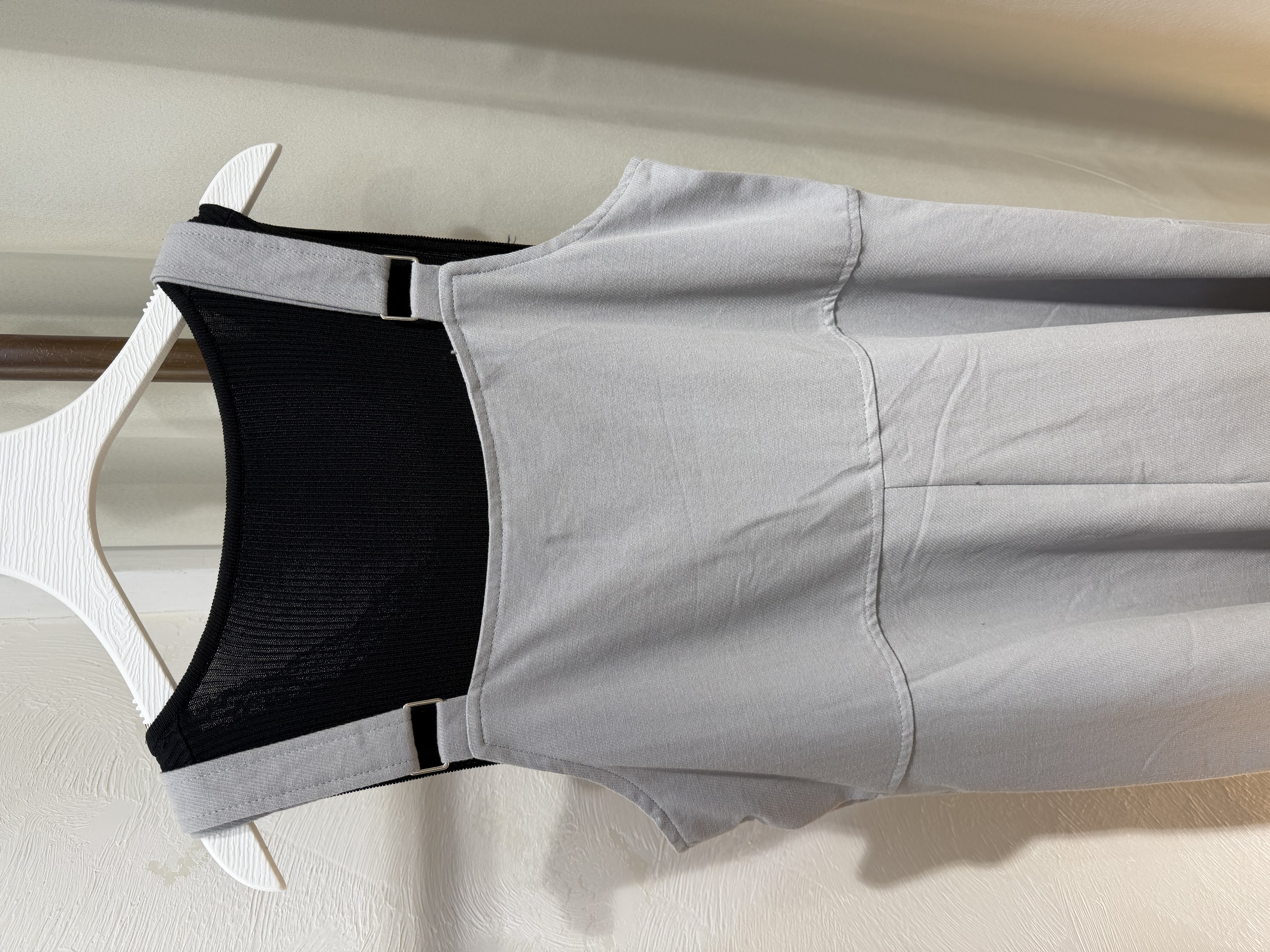 簡約休閒風吊帶連身裙