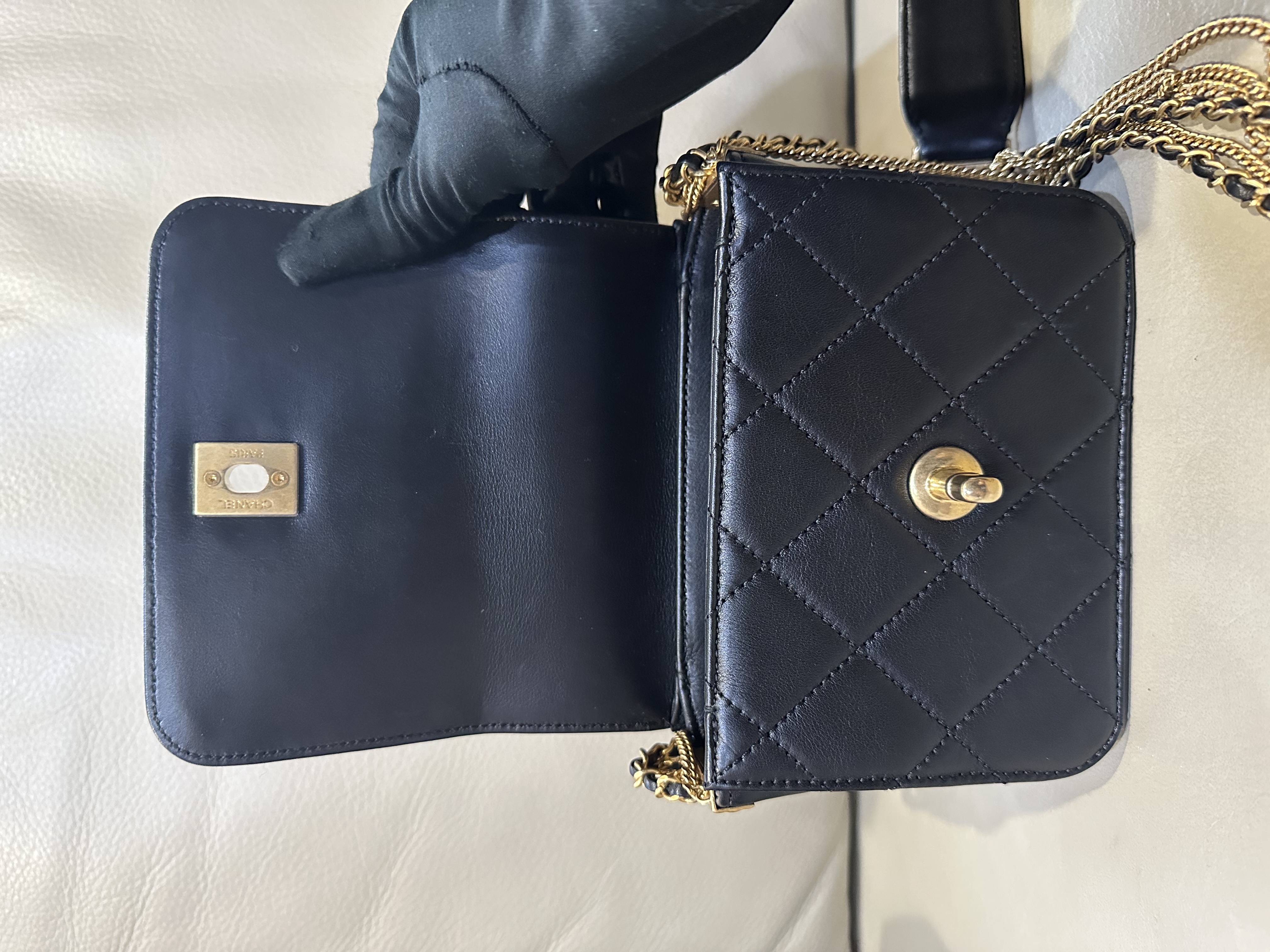 Pre-owned Chanel Quilted Lambskin Multiple Chain Flap Bag / Product Code: 25040506