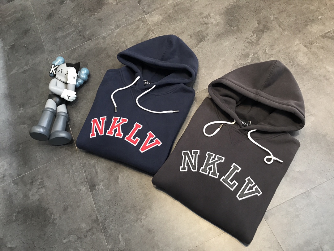 NKLV 立體字母貼布繡加絨連帽衛衣
