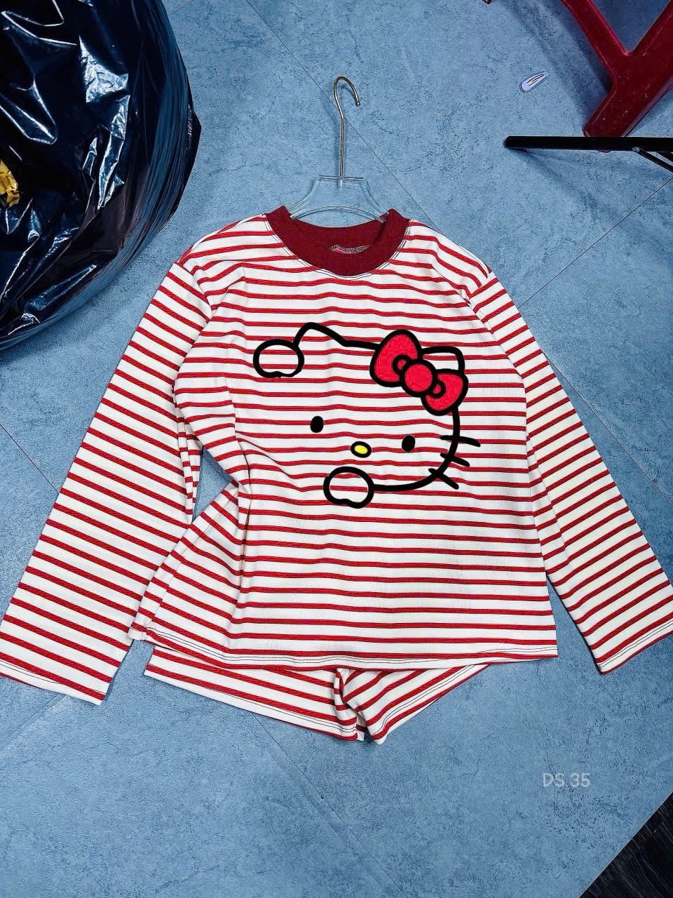 紅白條紋Hello Kitty睡衣套裝