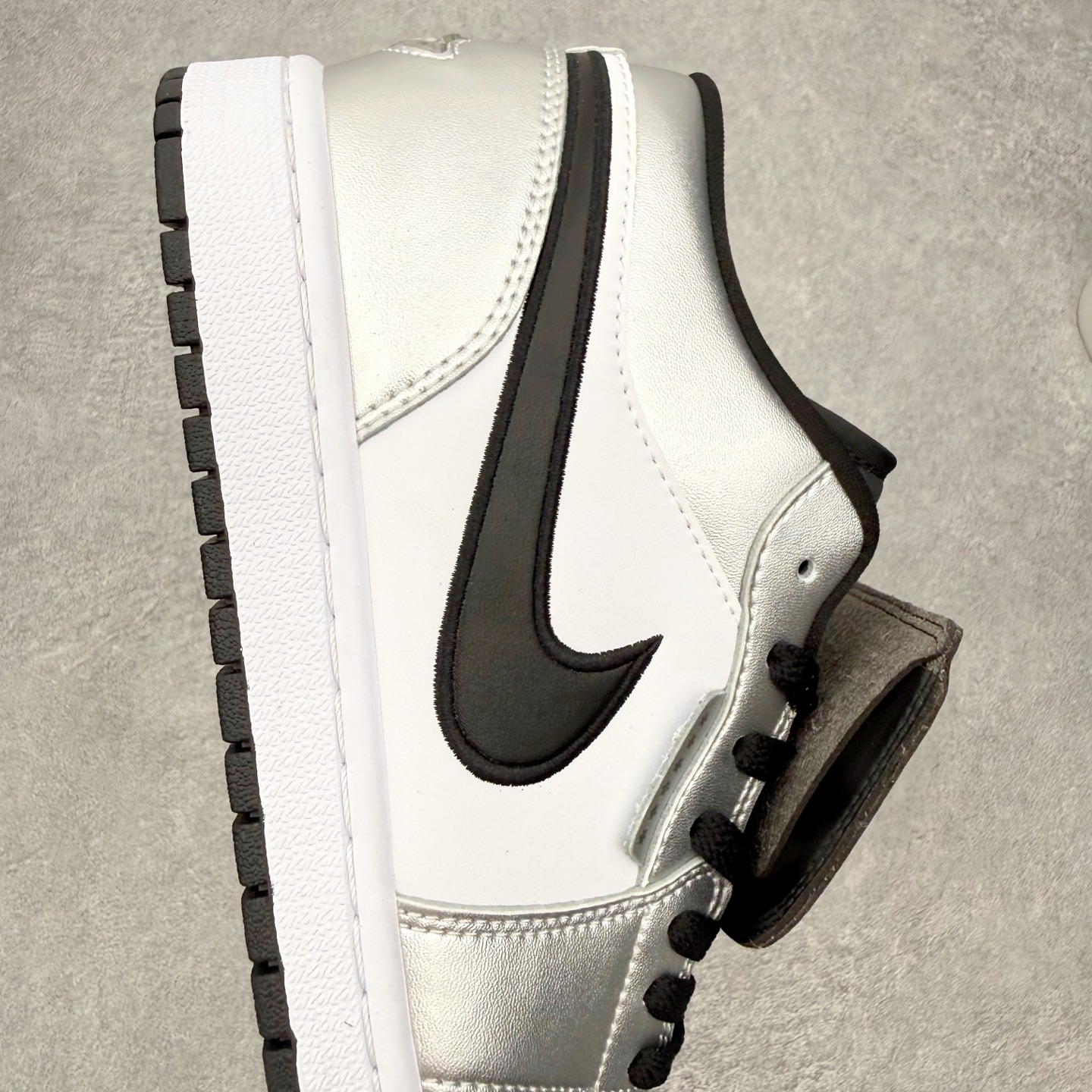 Nike Air Jordan 1 Low IR2278-100