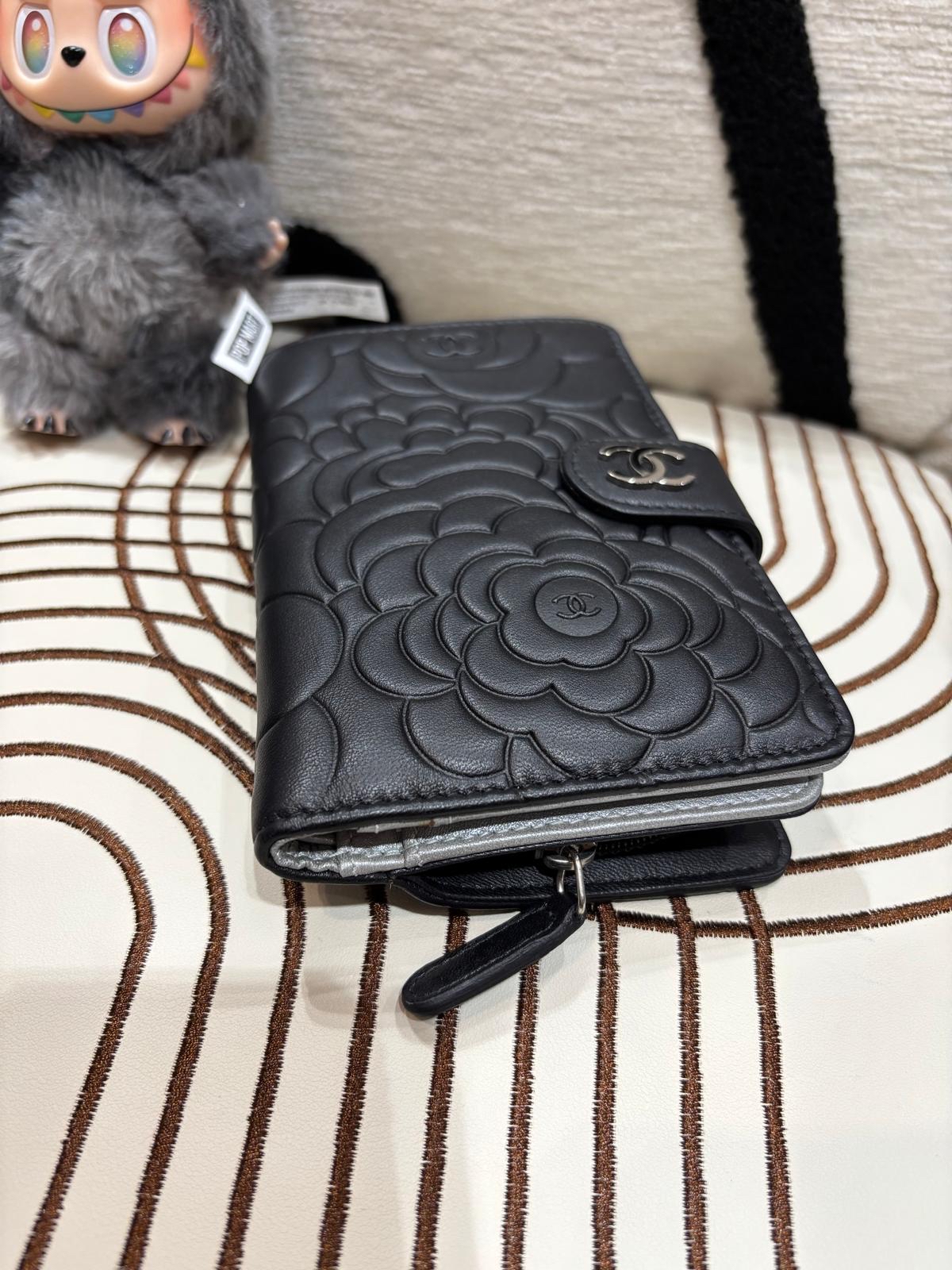 Chanel Camellia Wallet 黑色山茶花中銀包100%Authentic, 98%New ✅15Card ✅Box