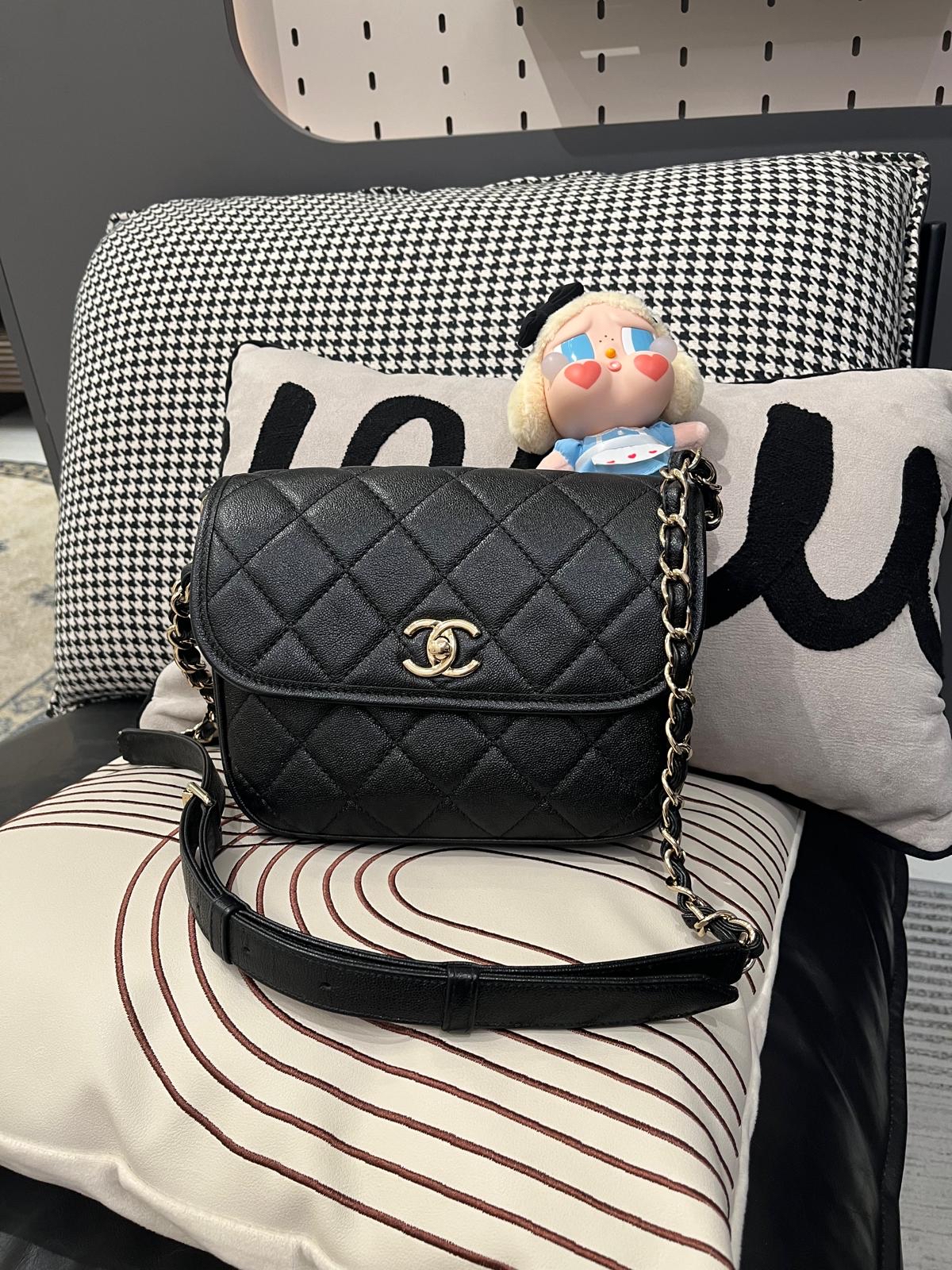 Chanel flap bag cc logo 黑色荔枝牛皮 ,100%Authentic ,98%new ✅31 card✅dust bag✅box