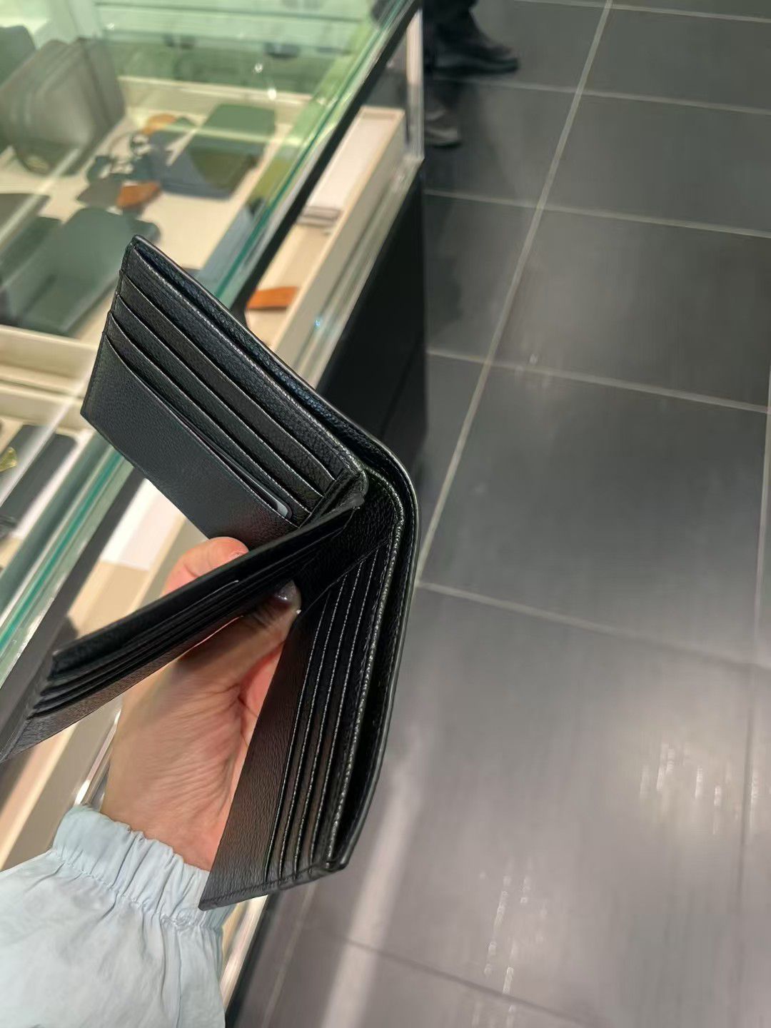 預購 Prada🚹🚹男士 黑色3層卡位銀包