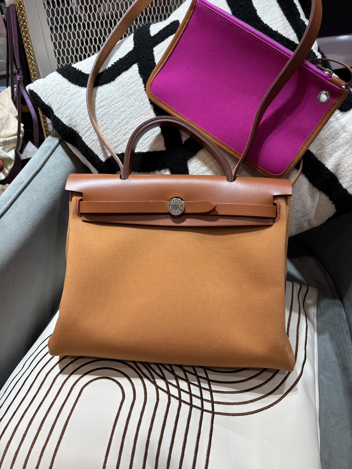 HERMES herbag 31, STAMP Y ,2D Dune ,9I Mangolia 暖沙色 100%Authentic,95%new  ✅收據副本✅key lock ✅dust bag 