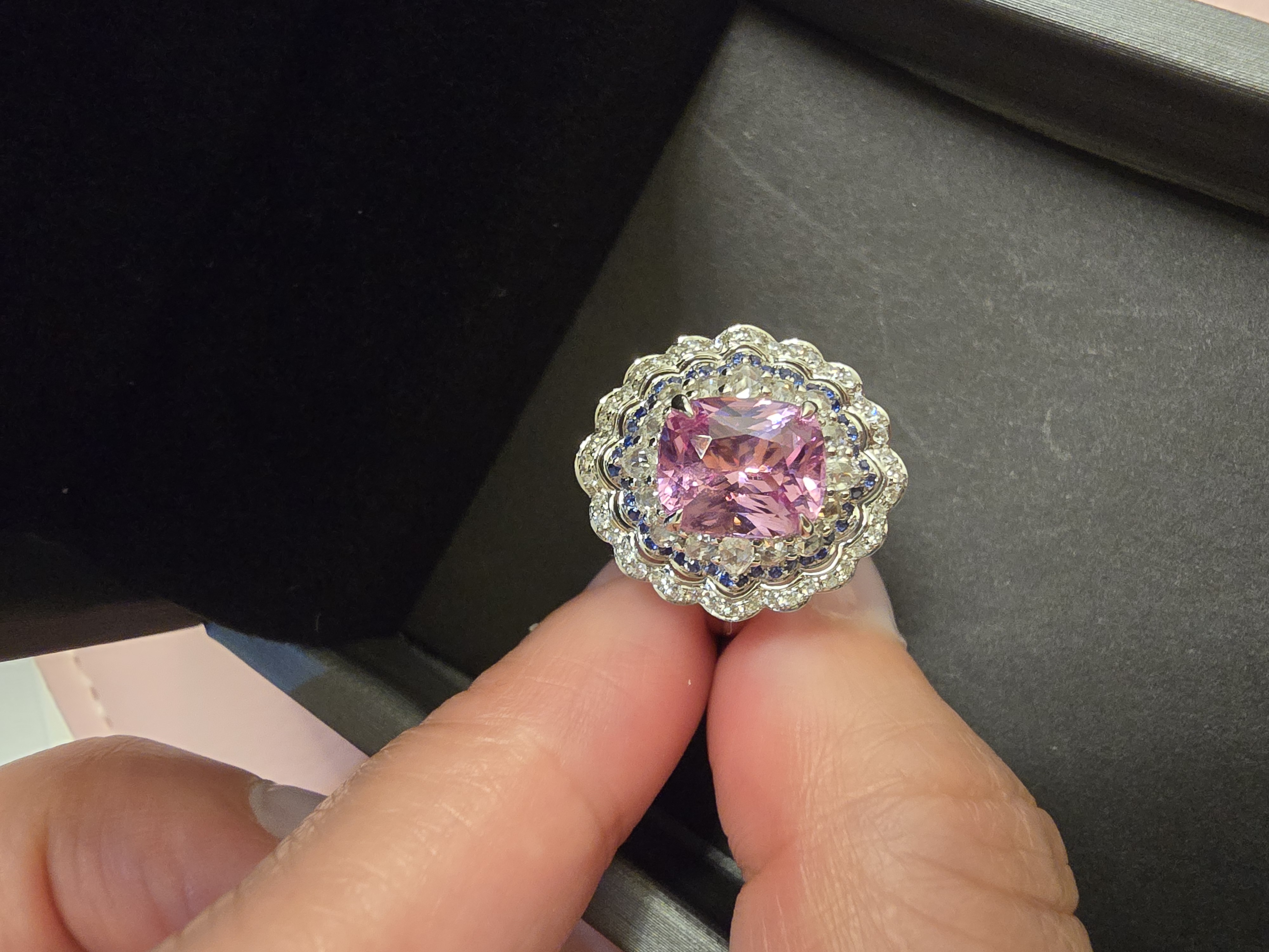 18K粉尖晶鑽石戒指