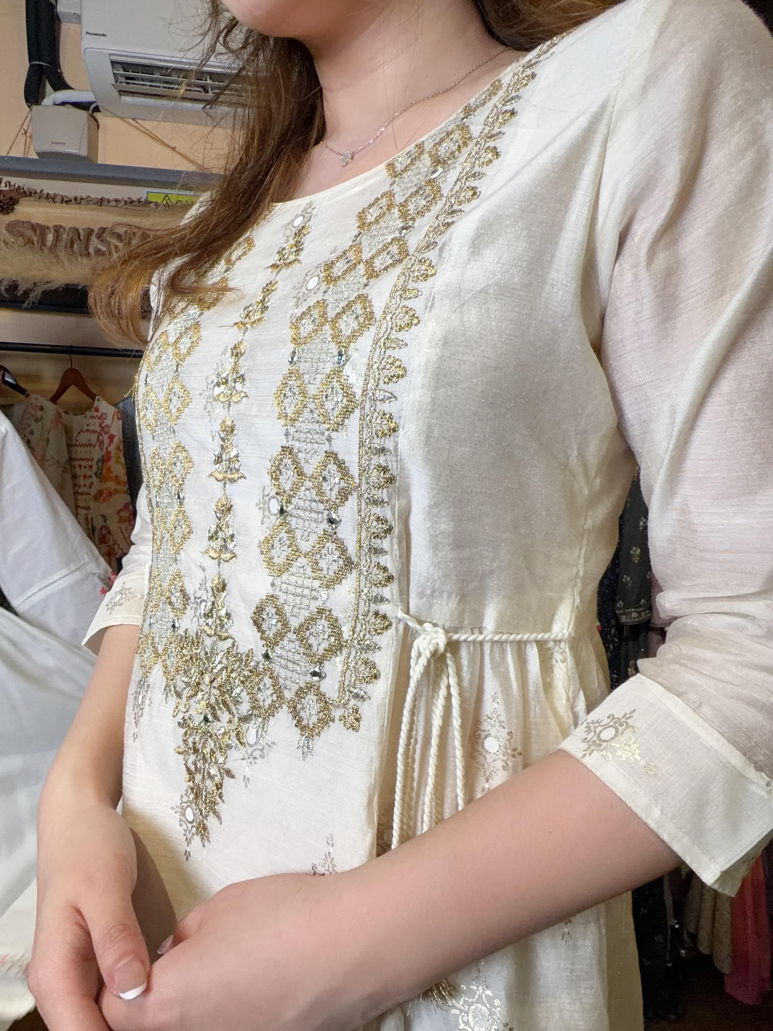 White Champagne 4-rope Simple Emb OP #1375