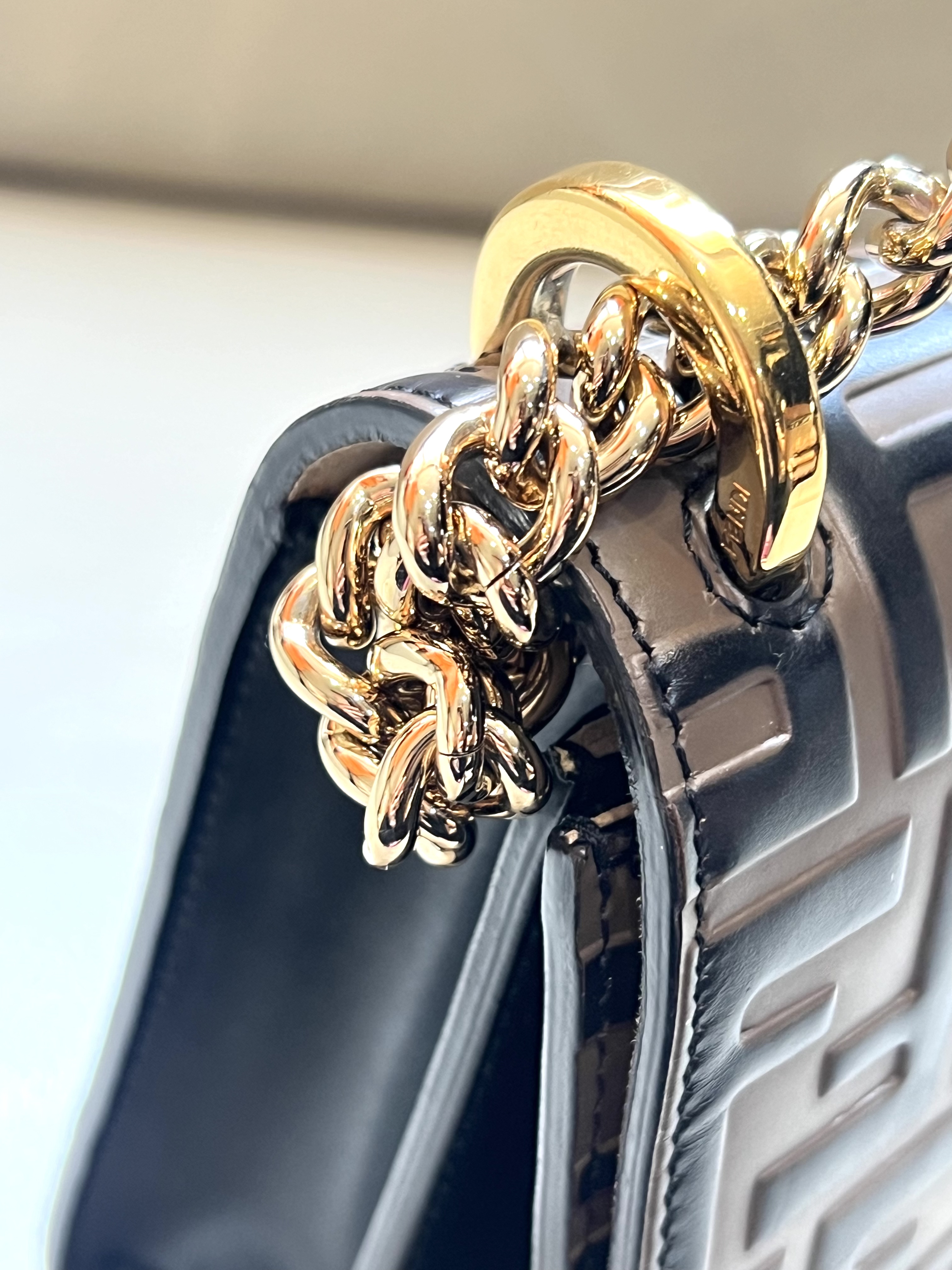 Pre-Owned FENDI Kan U Bag / Product Code: 26041630