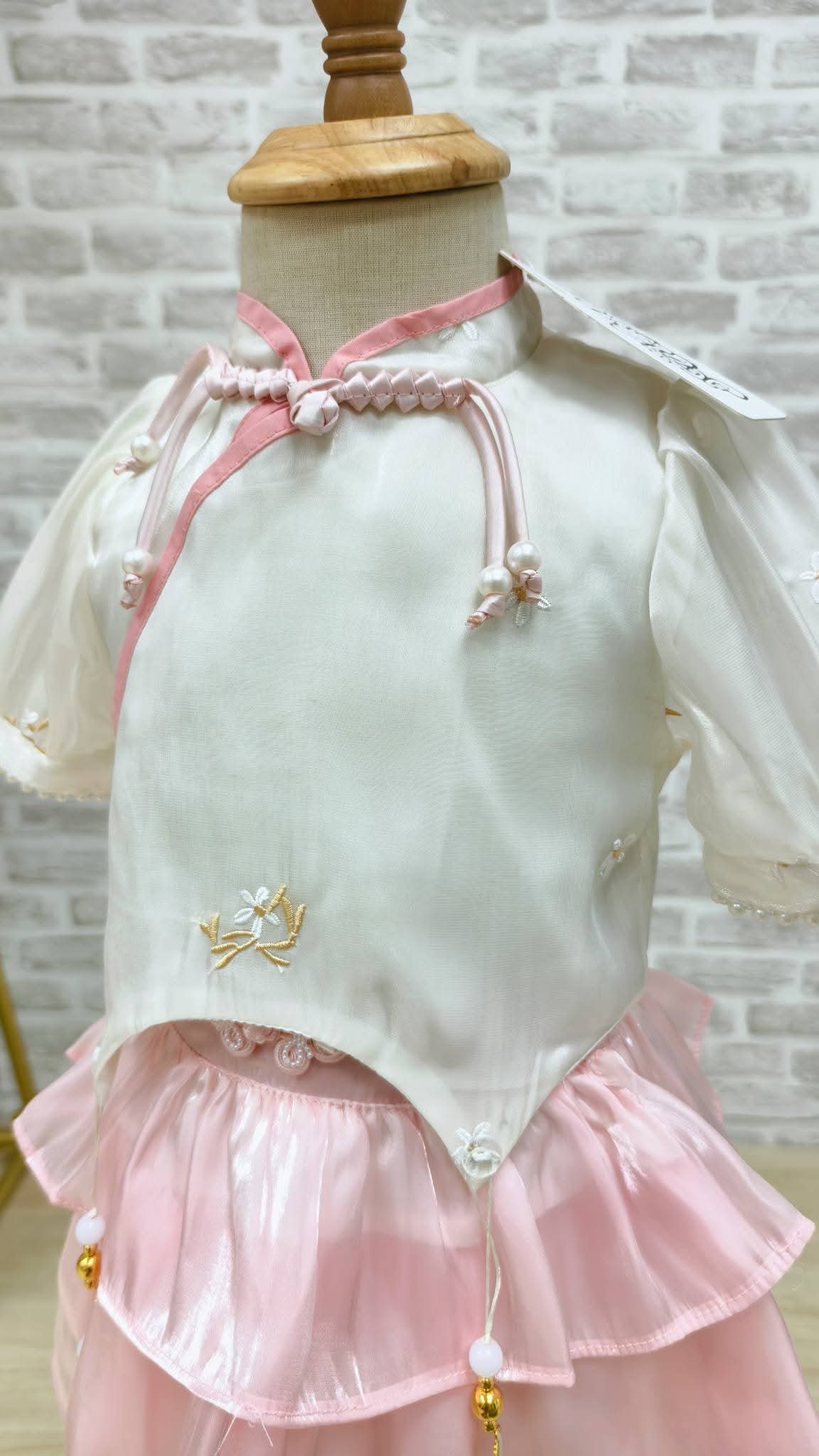 A16 女童新中式盘扣套装