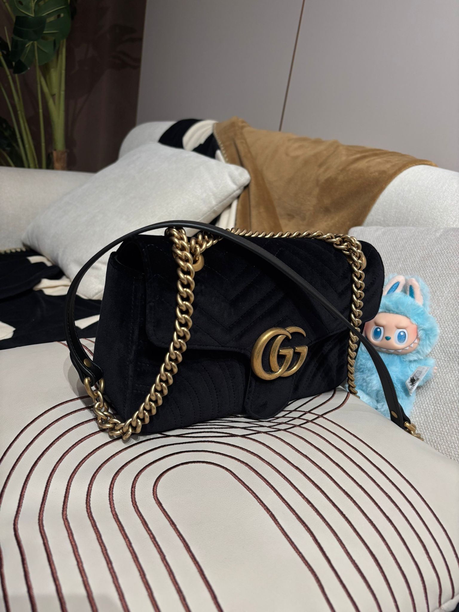 Gucci gg marmont flap 26cm velvet  100%Authentic ,98%new ✅tap ✅dust bag  
