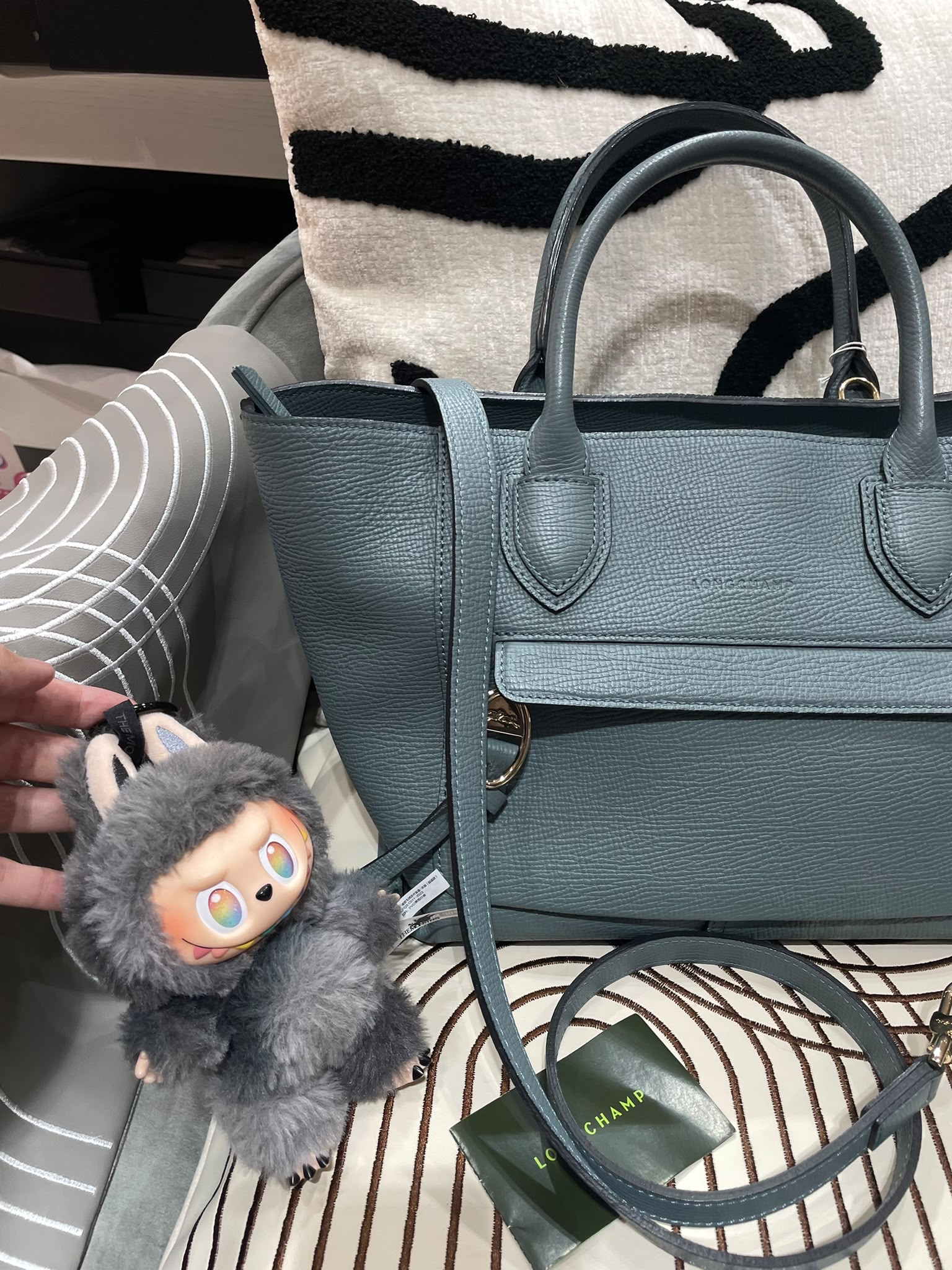 Longchamp mailbox bag calfskin 100%Authentic，98%new✅dust bag 專門店售價$💰6750‼️ 