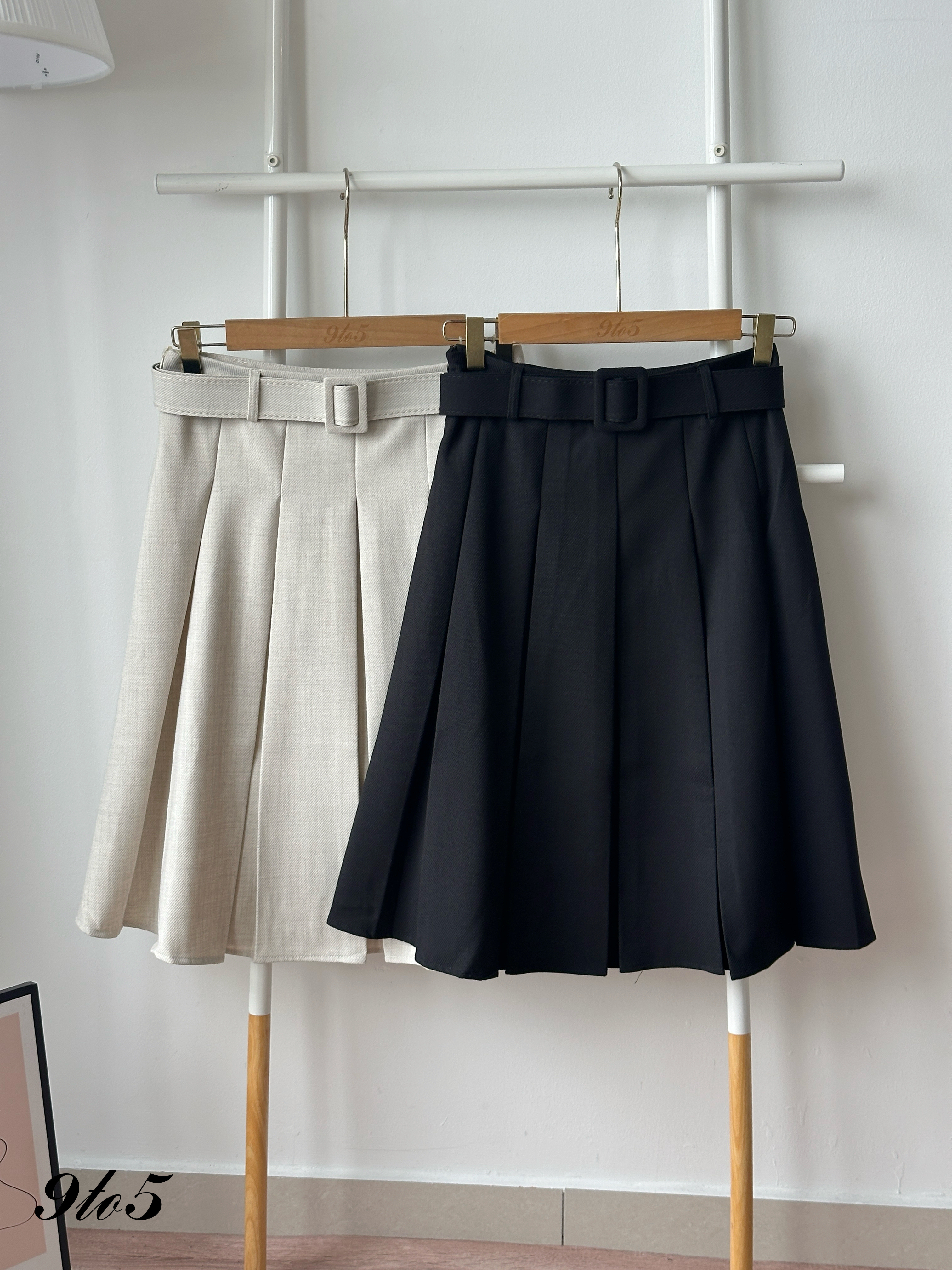 S1990 Midi Pleated Skirt - Beige & Black