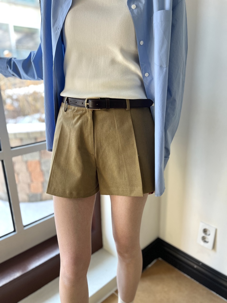 Classic Belt-Loop Shorts (Khaki)