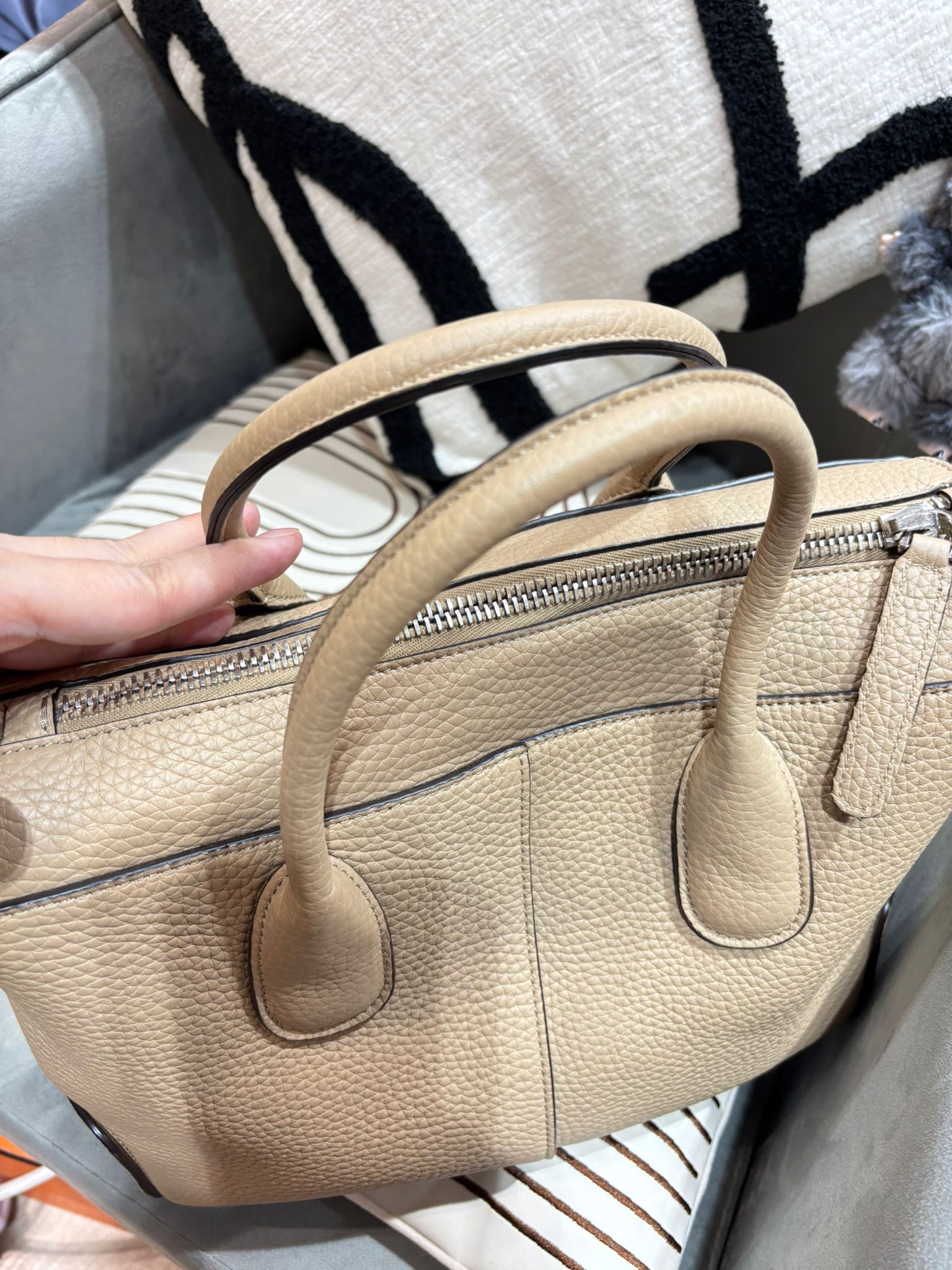 TOD’S Beige Calfskin Di Bag 2 way bag with pouch 米色小牛皮 100%Authentic, 98%anew ✅Strap✅Dust bag